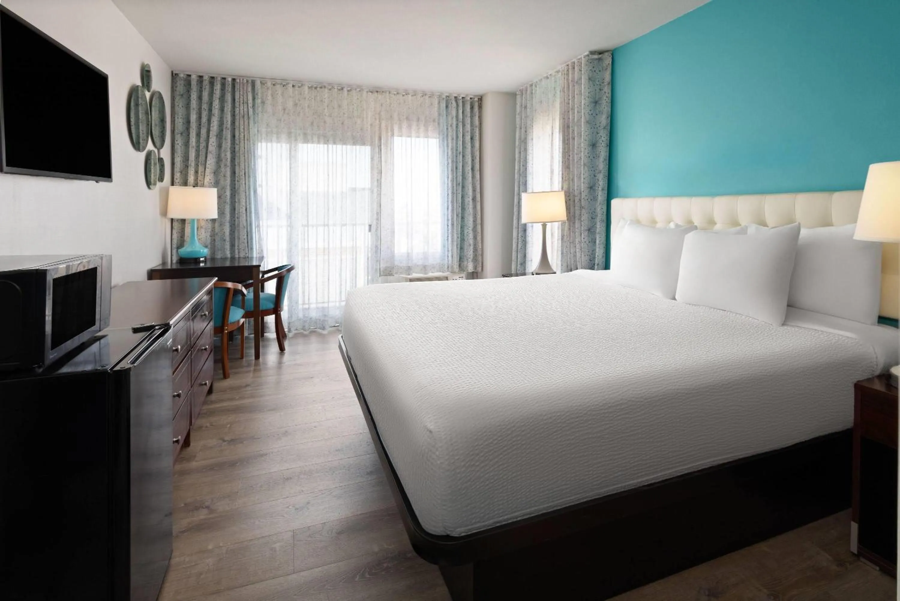 Room with King Bed and Partial Ocean View - Non Smoking in Howard Johnson Plaza by Wyndham Ocean City Oceanfront