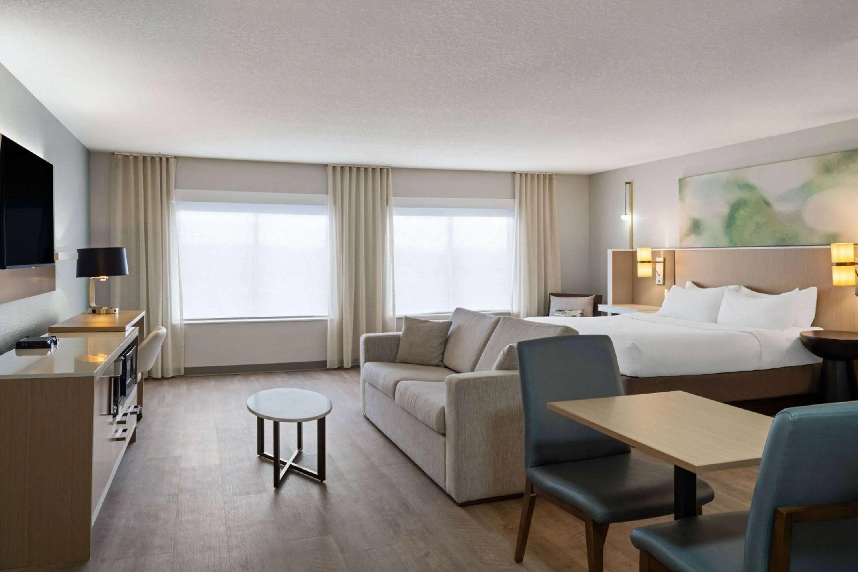 Business Room with Sofa Bed - Non-Smoking in Wyndham Garden Otsego-Minneapolis