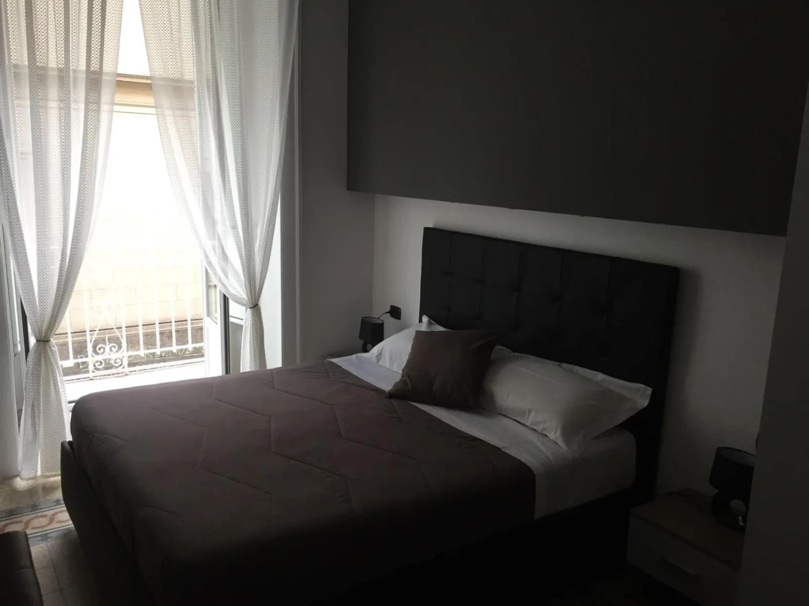 Double Room with Balcony - single occupancy in MB95 - Mezzocannone Luxurious Bed&Breakfast