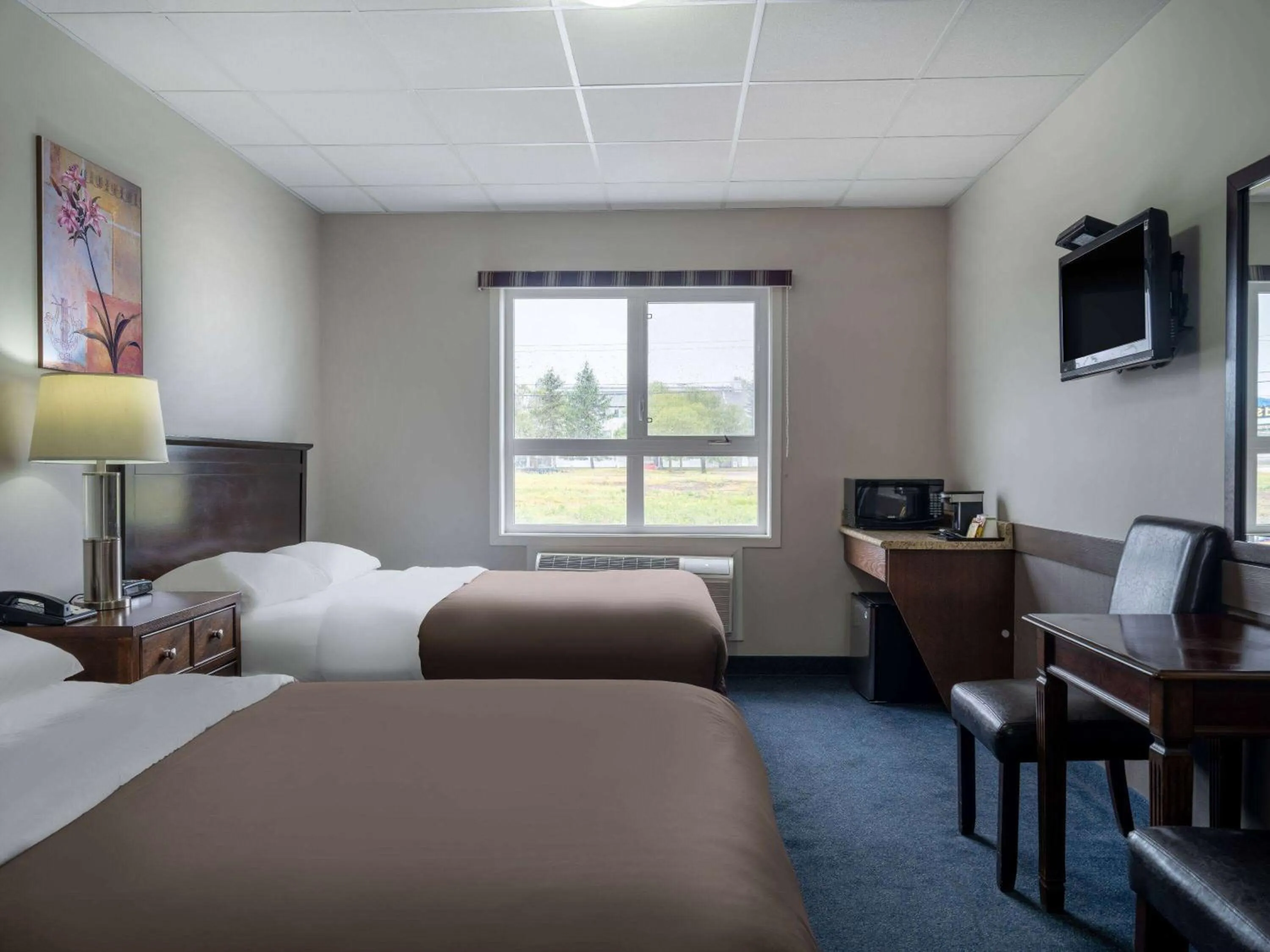 Queen Room with Two Queen Beds - Mobility Access/Non-Smoking in Travelodge by Wyndham Wetaskiwin