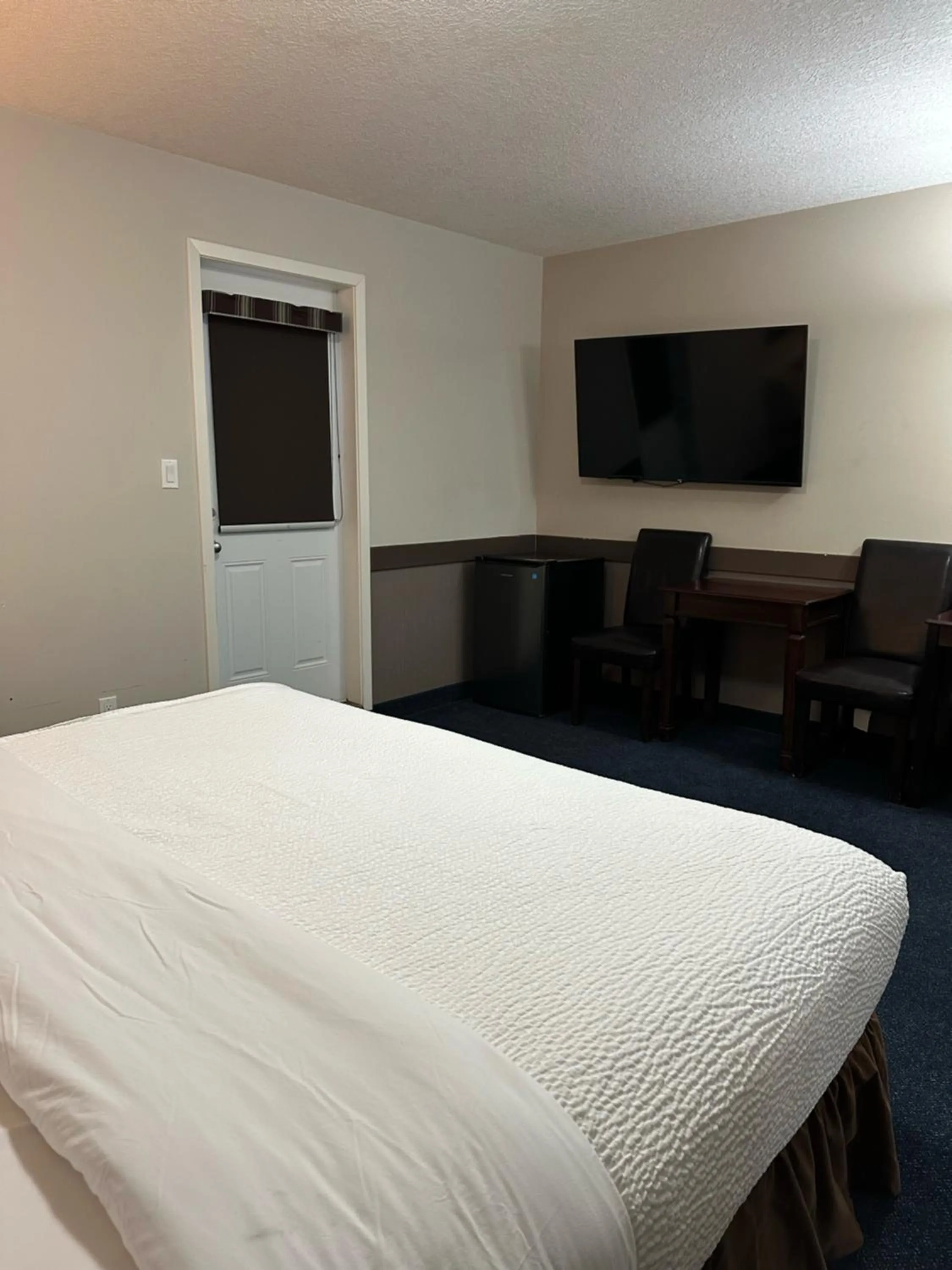 Business King Room - Non-Smoking in Travelodge by Wyndham Wetaskiwin