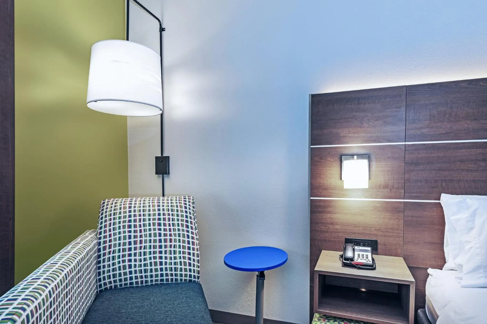 Standard King Room with Mobility Accessible Tub in Holiday Inn Express & Suites Sulphur - Lake Charles by IHG