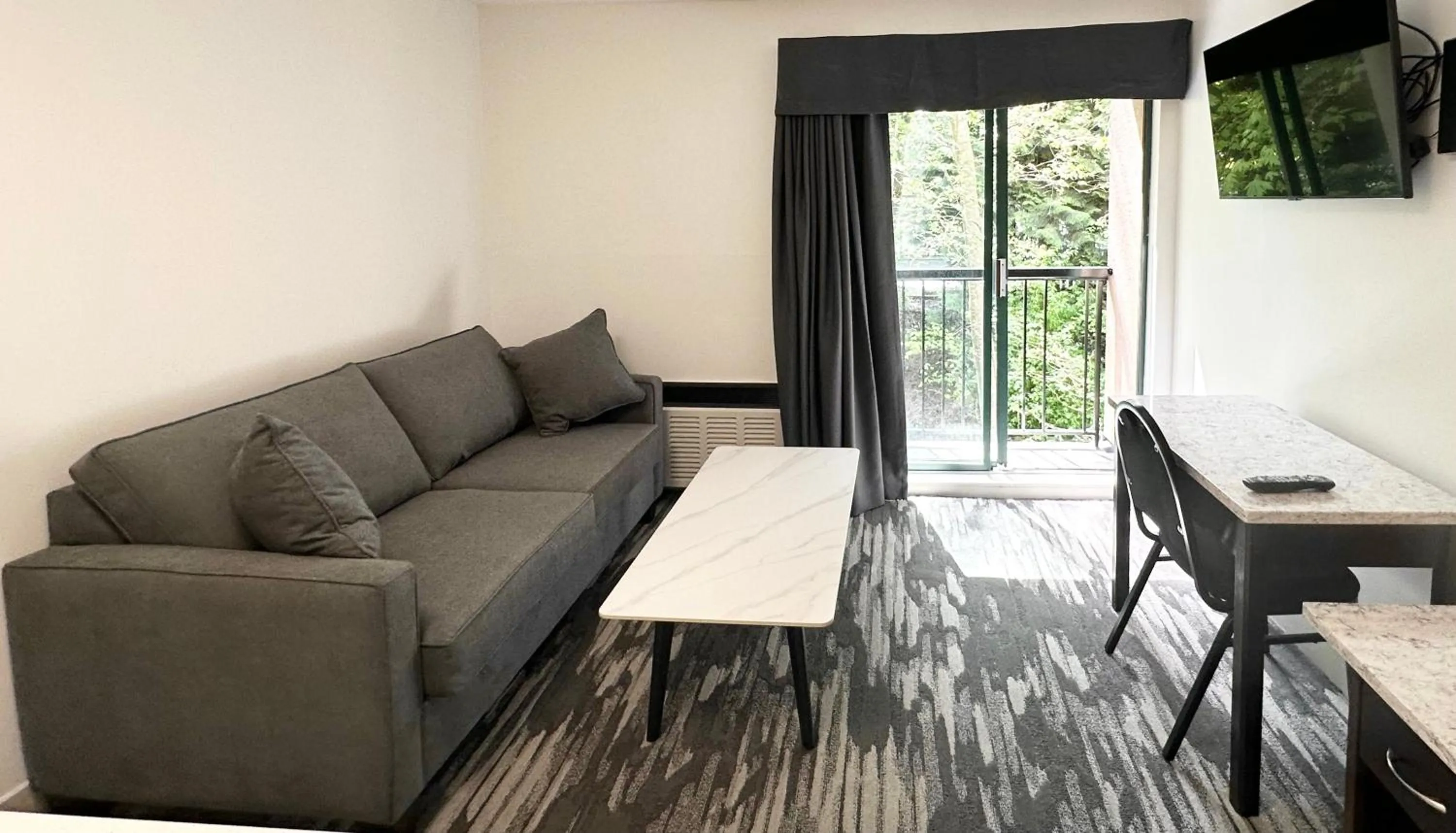 Standard Suite in Canadian Inn