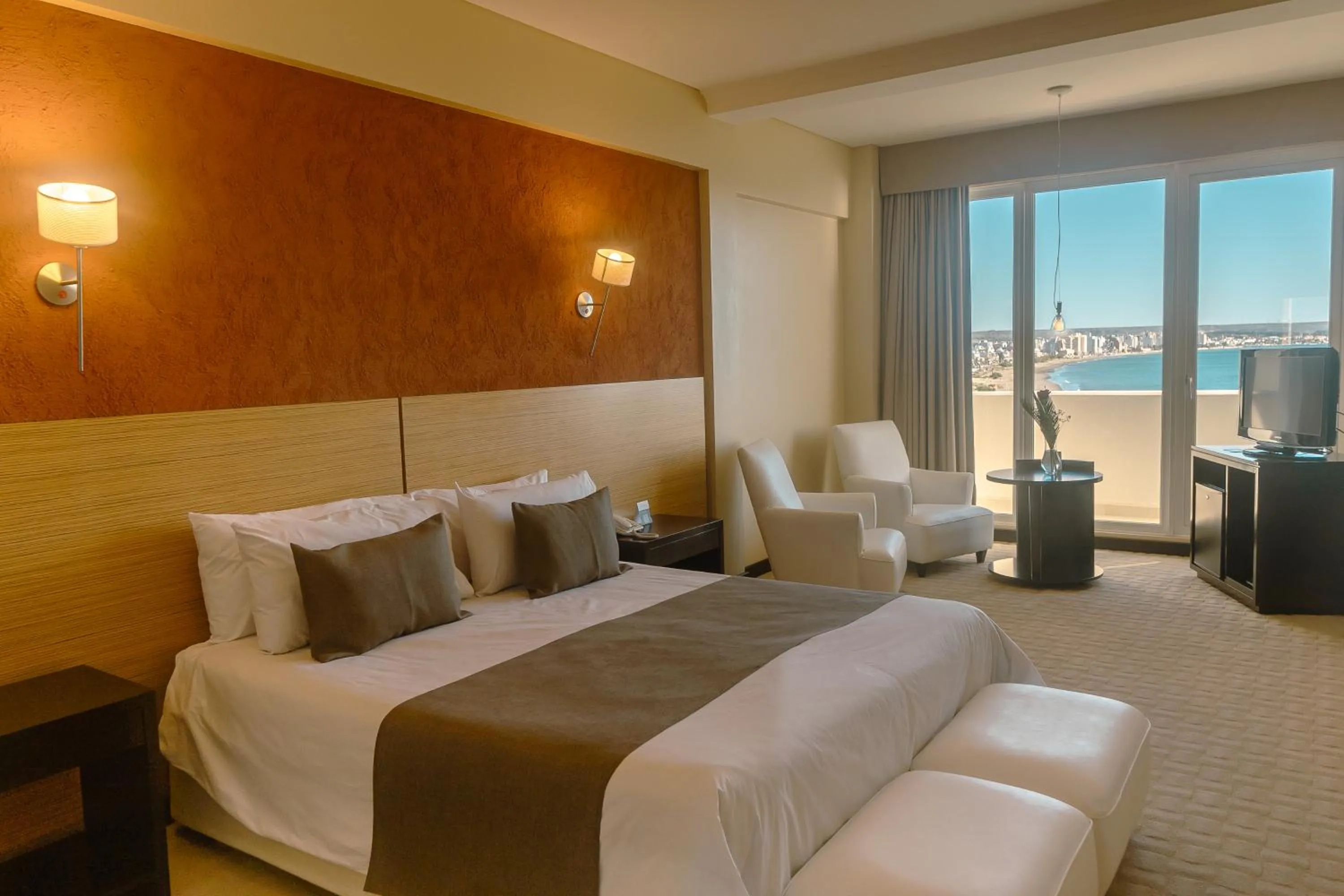 Single Room in Rayentray Grand Hotel