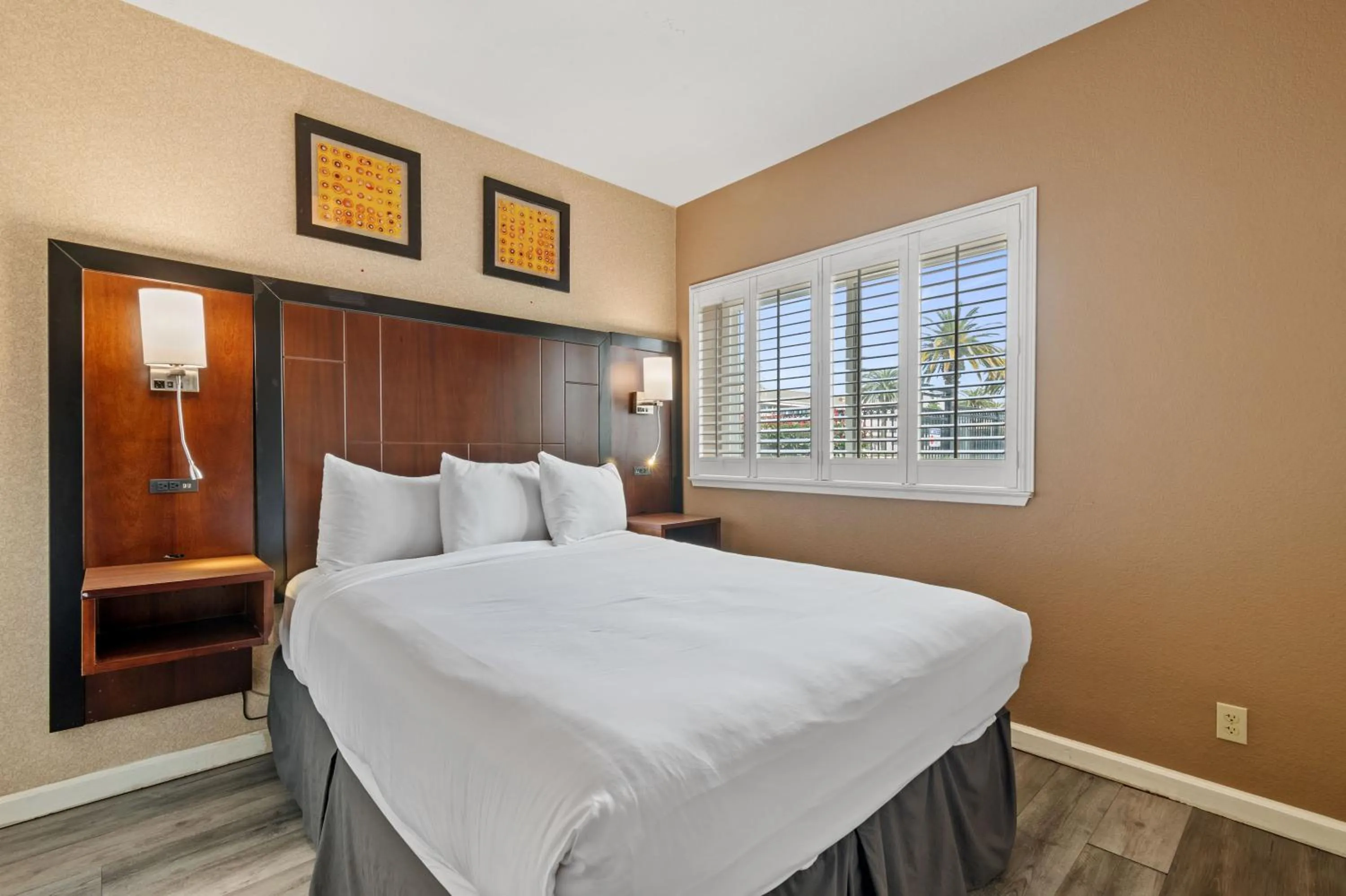 2 Queen Beds, Two-Bedroom, Suite, Non-Smoking in Lions Gate Hotel