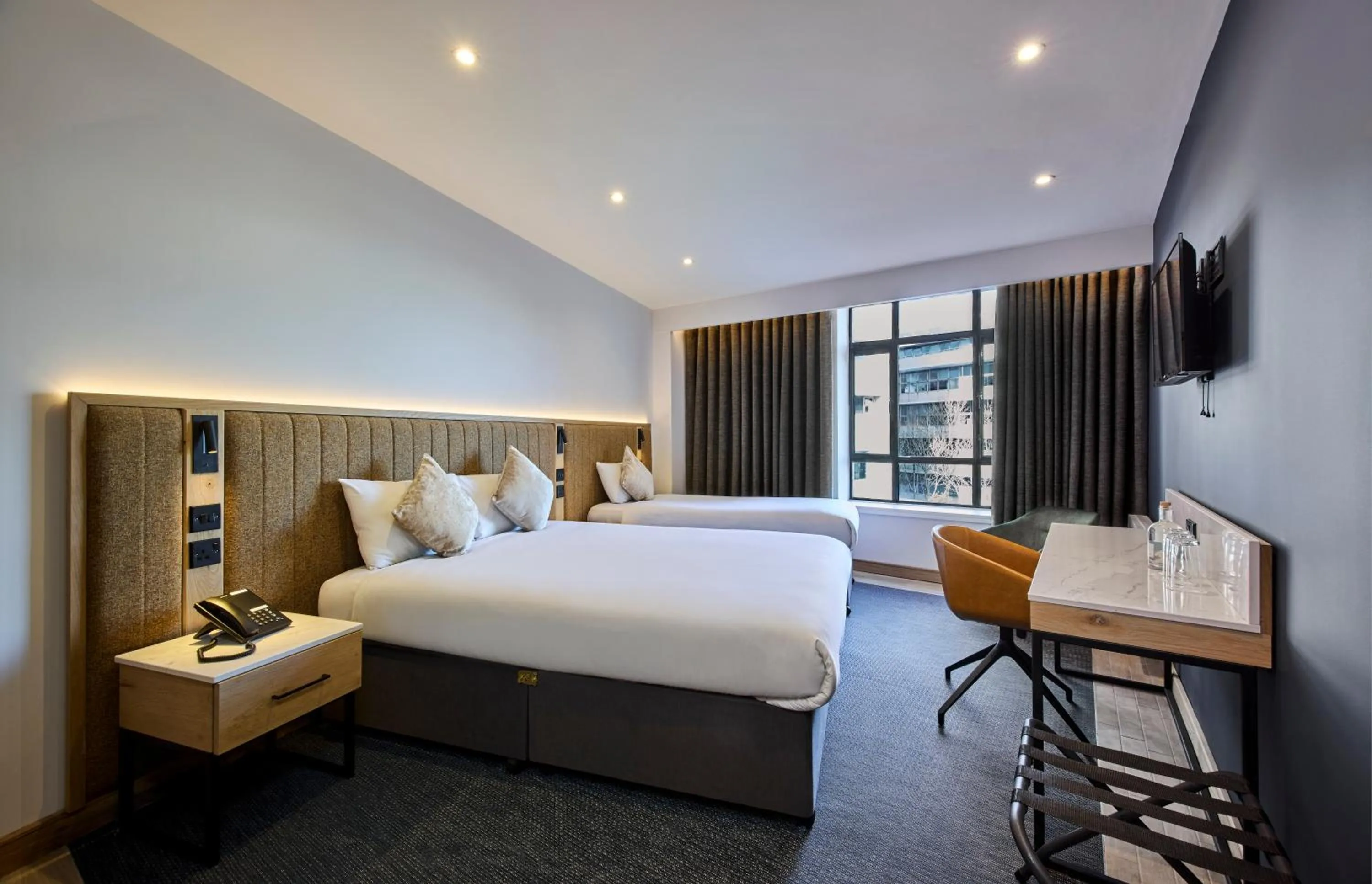 Superior Family Room in Handel's Hotel