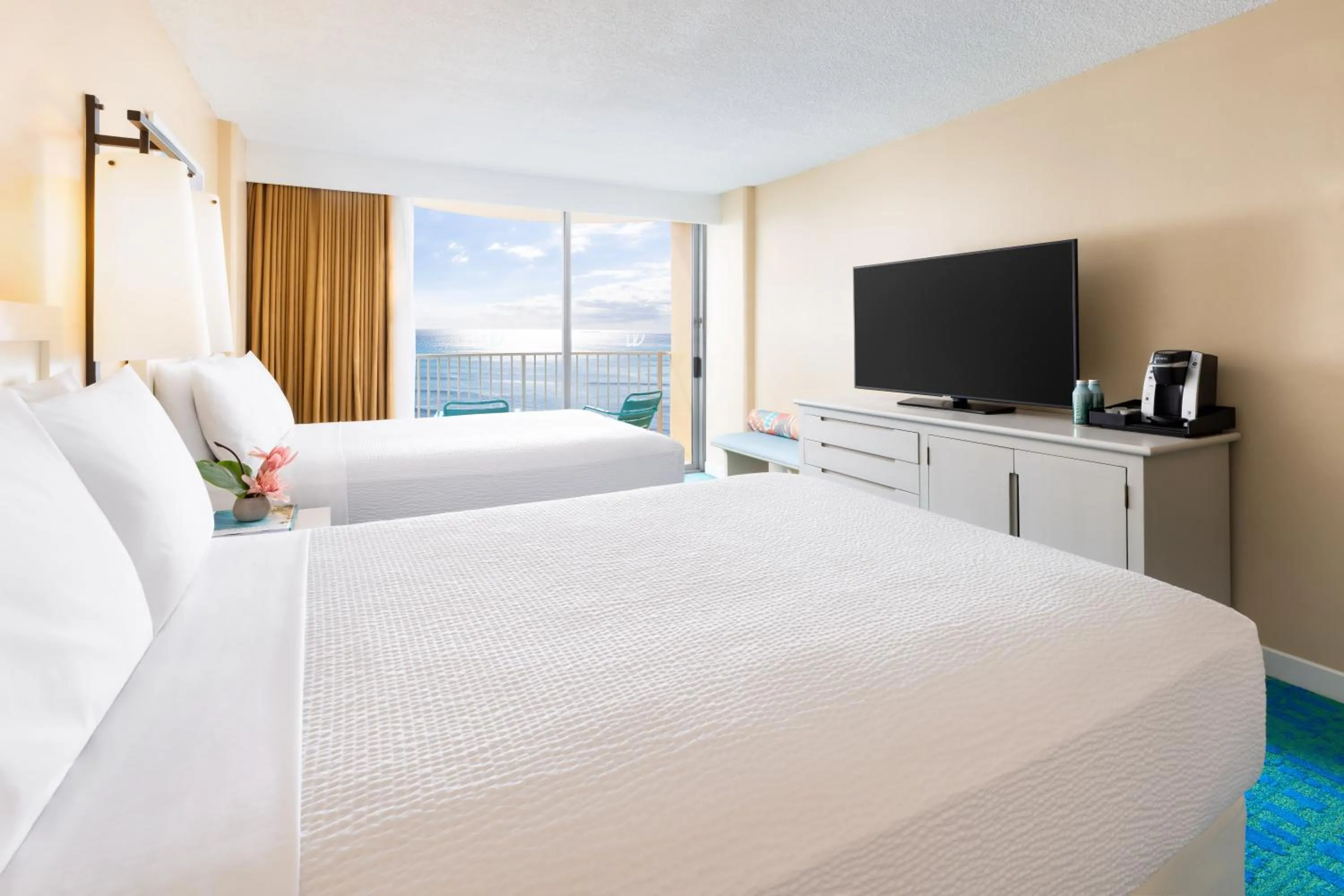 Premier Double Room with Oceanfront View in The Twin Fin Hotel