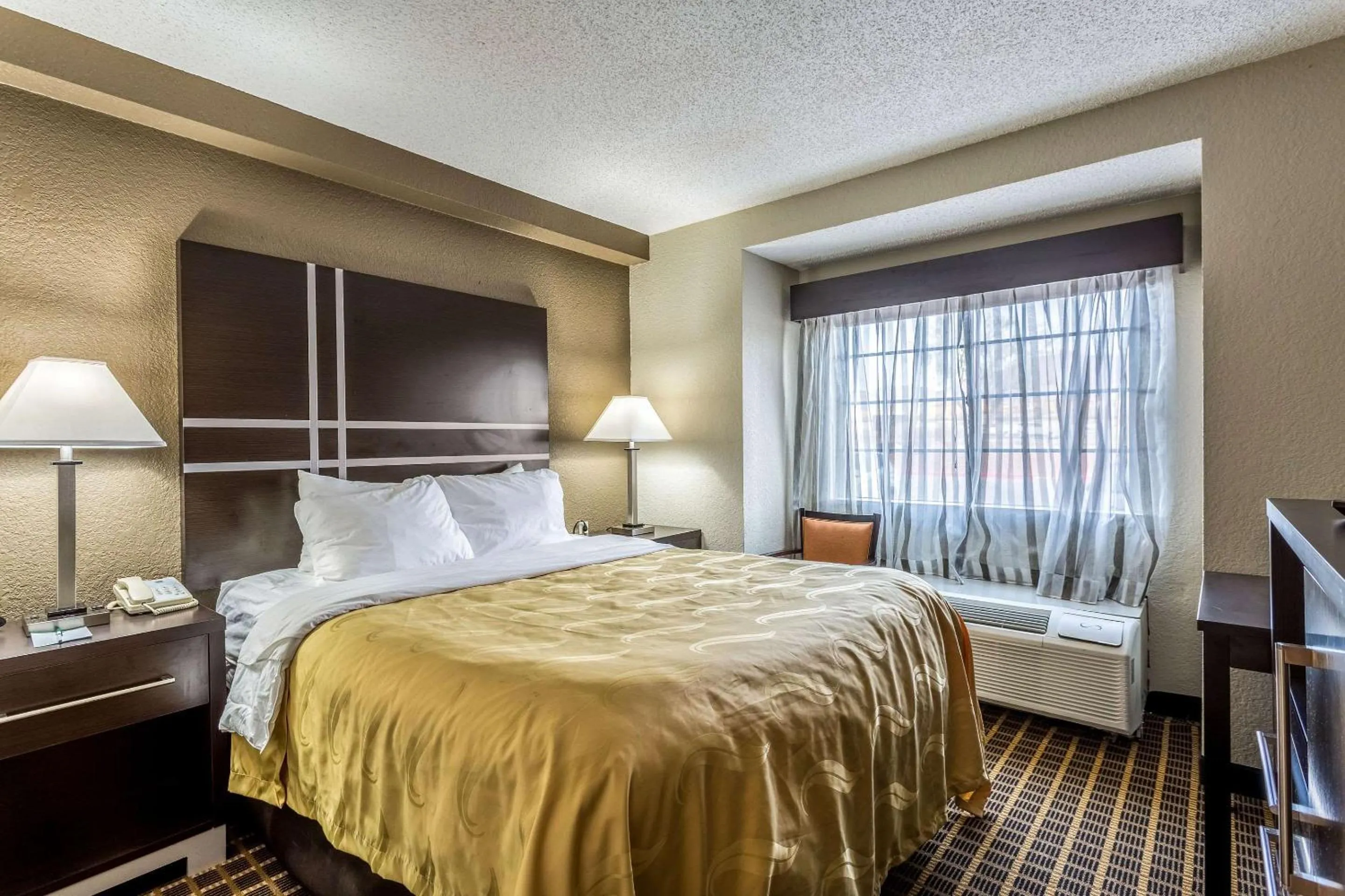 Queen Room - Non-Smoking in Quality Inn & Suites West El Paso I-10