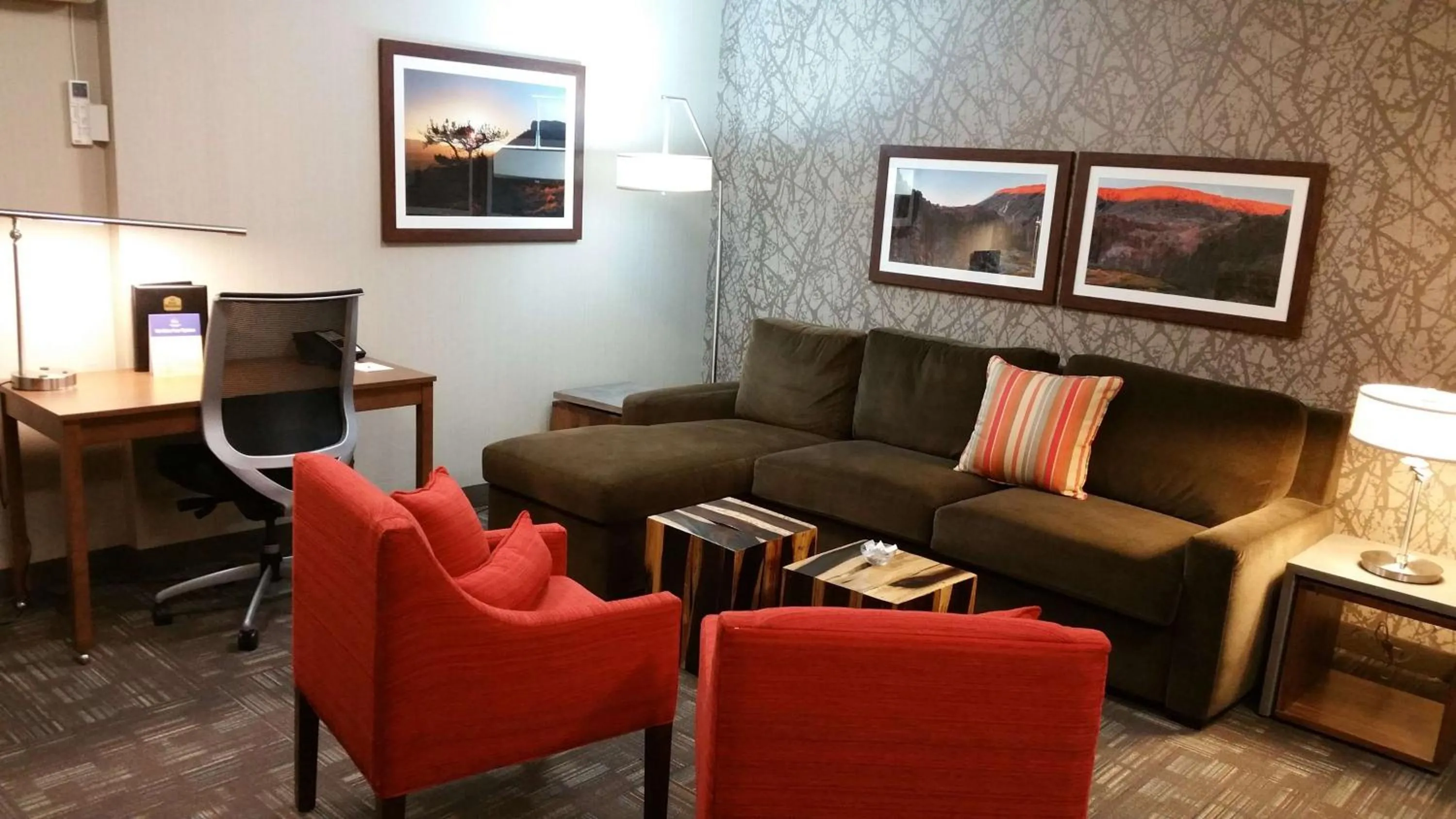 King Suite with Sofa Bed in Best Western Plus CottonTree Inn