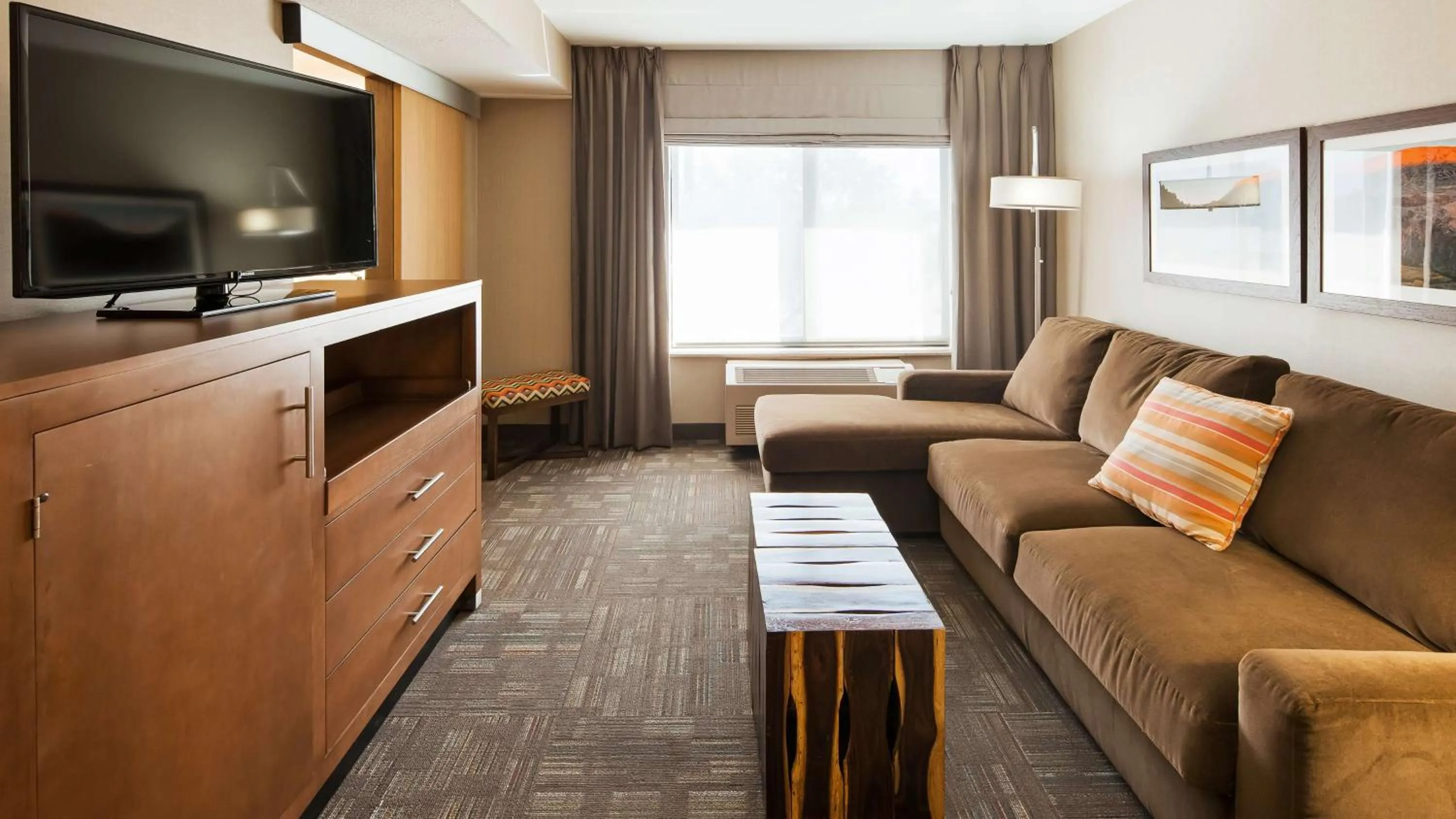 Queen Suite with Two Queen Beds and Sofa Bed in Best Western Plus CottonTree Inn