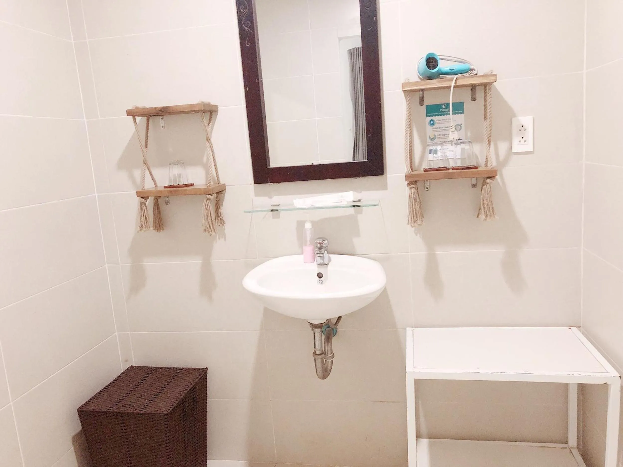 Quadruple Room with Lake View in Philip Bungalow