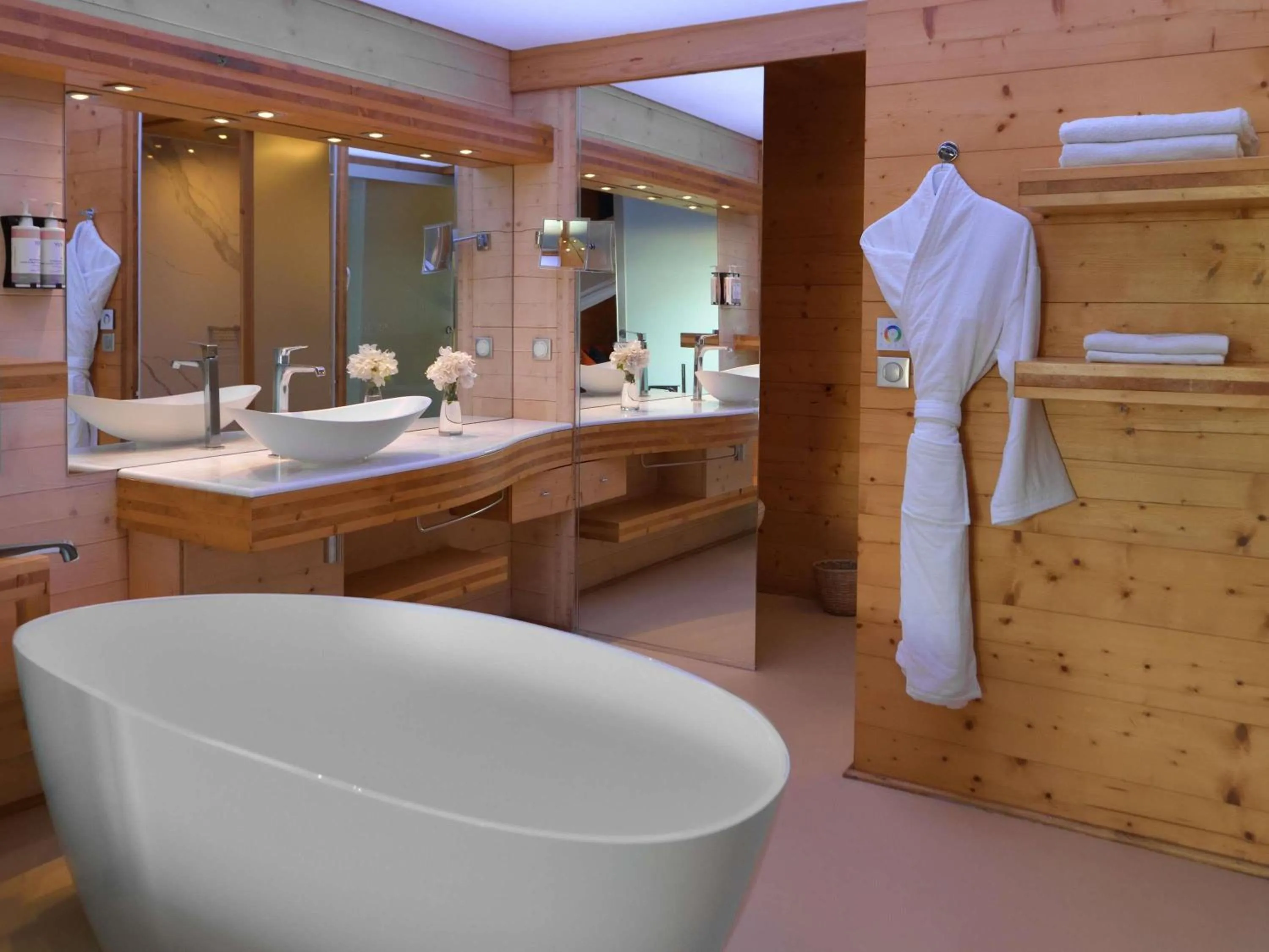 Deluxe Blue Bay Beach Suite in Movenpick Resort Lamantin Saly