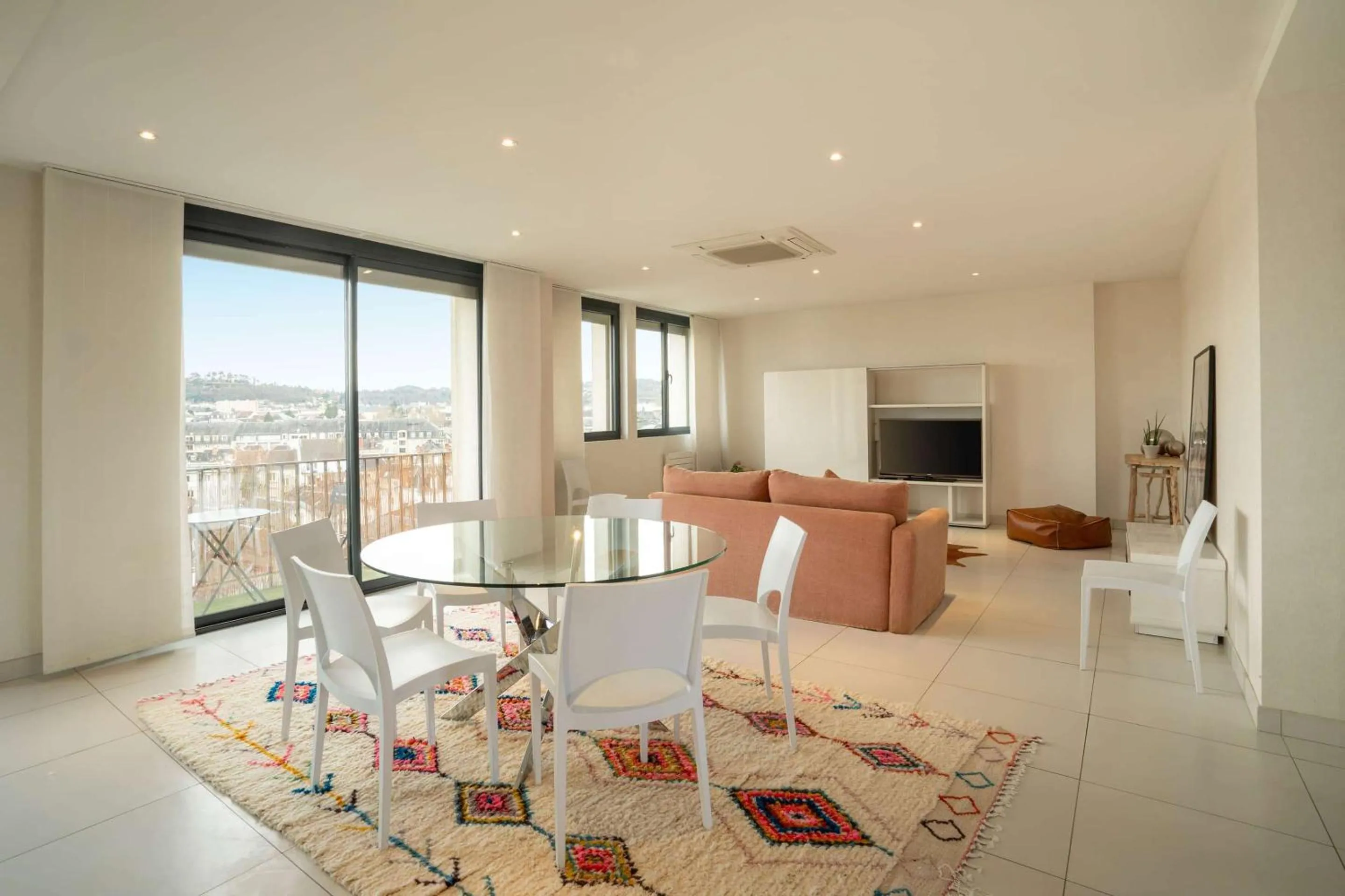 Two-Bedrooms Queen Apartment in Best Western Hotel Le Quercy