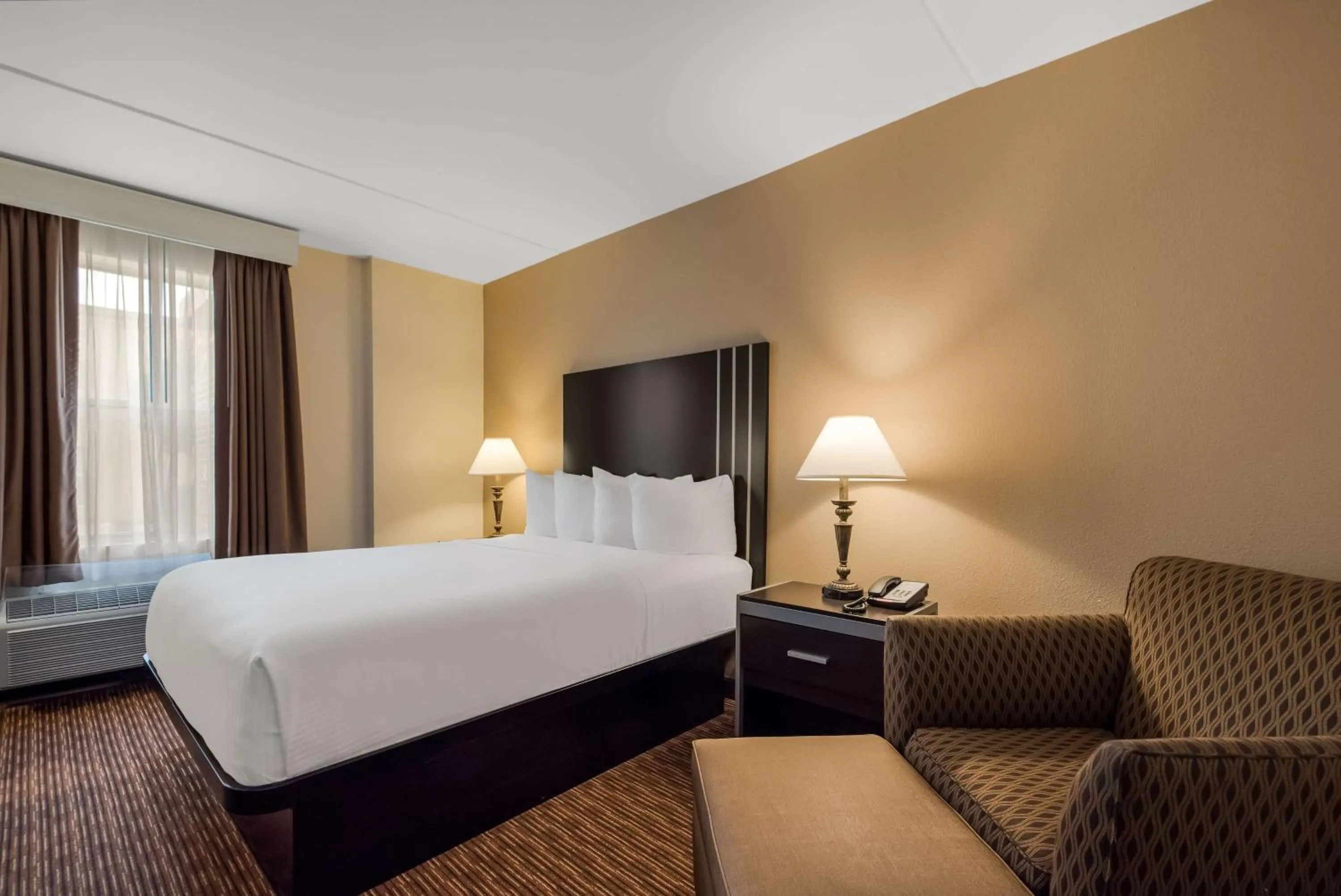 Queen Room with Bath Tub - Disability Access in Best Western Philadelphia South - West Deptford Inn