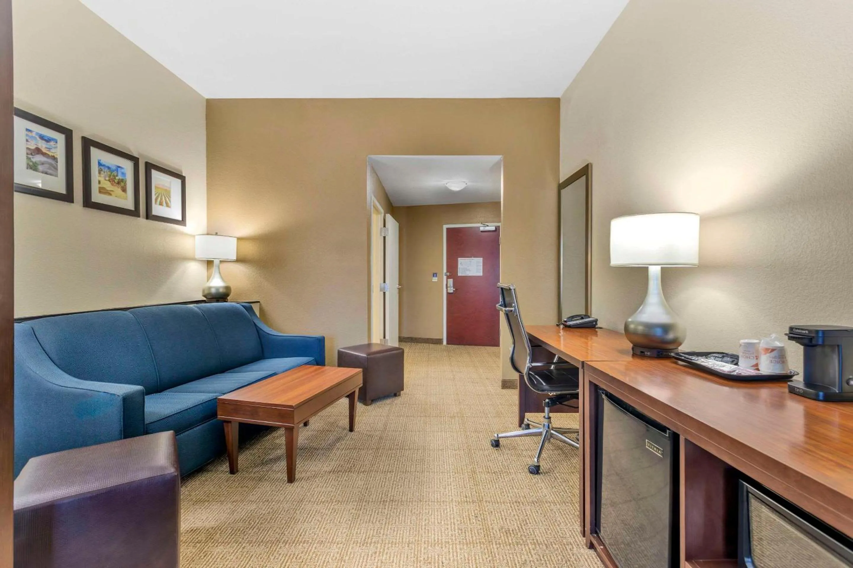 Queen Suite with Two Queen Beds in Comfort Suites Blythe