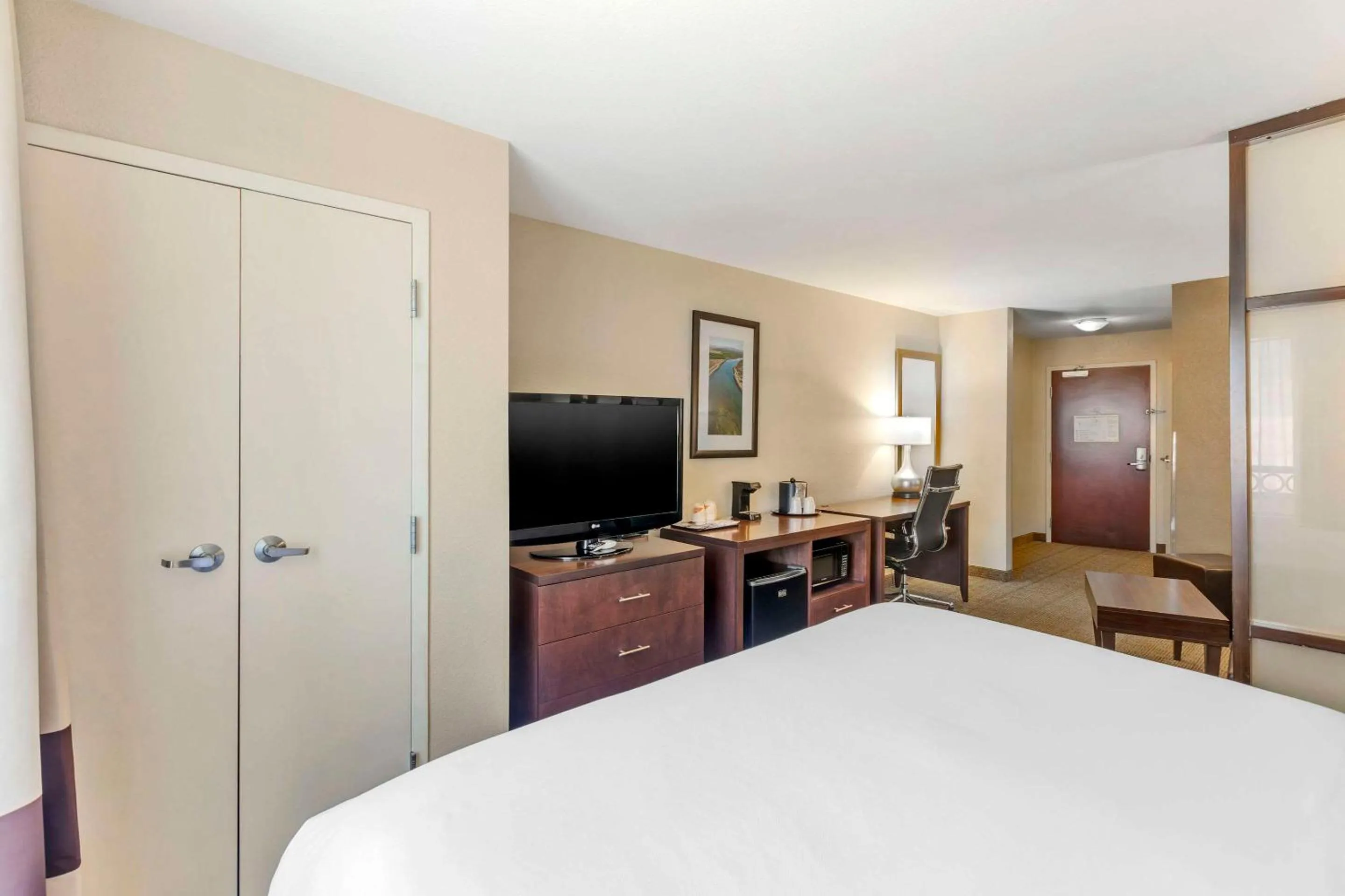 Deluxe King Suite -Non-Smoking in Comfort Suites Blythe