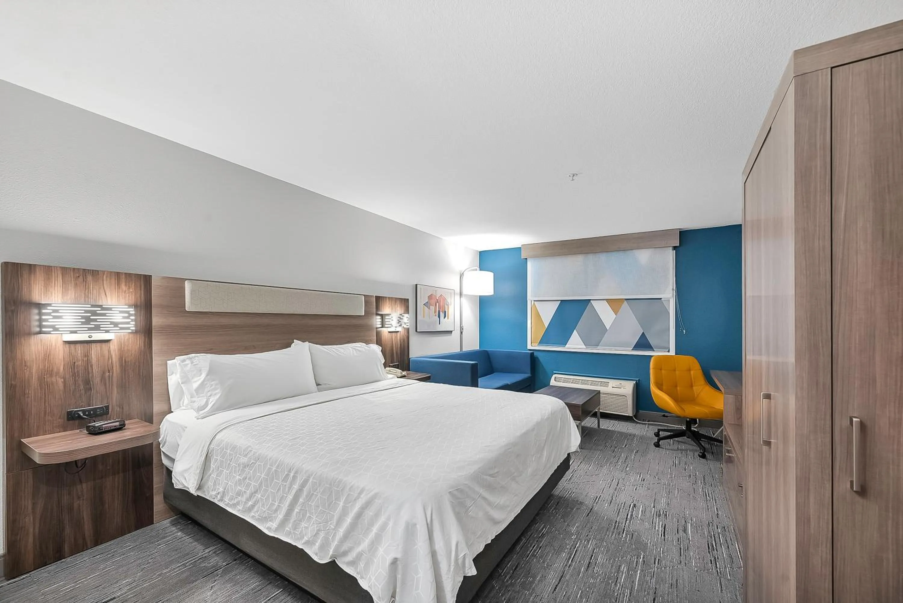 King Room with Sofa Bed in Holiday Inn Express Palestine by IHG