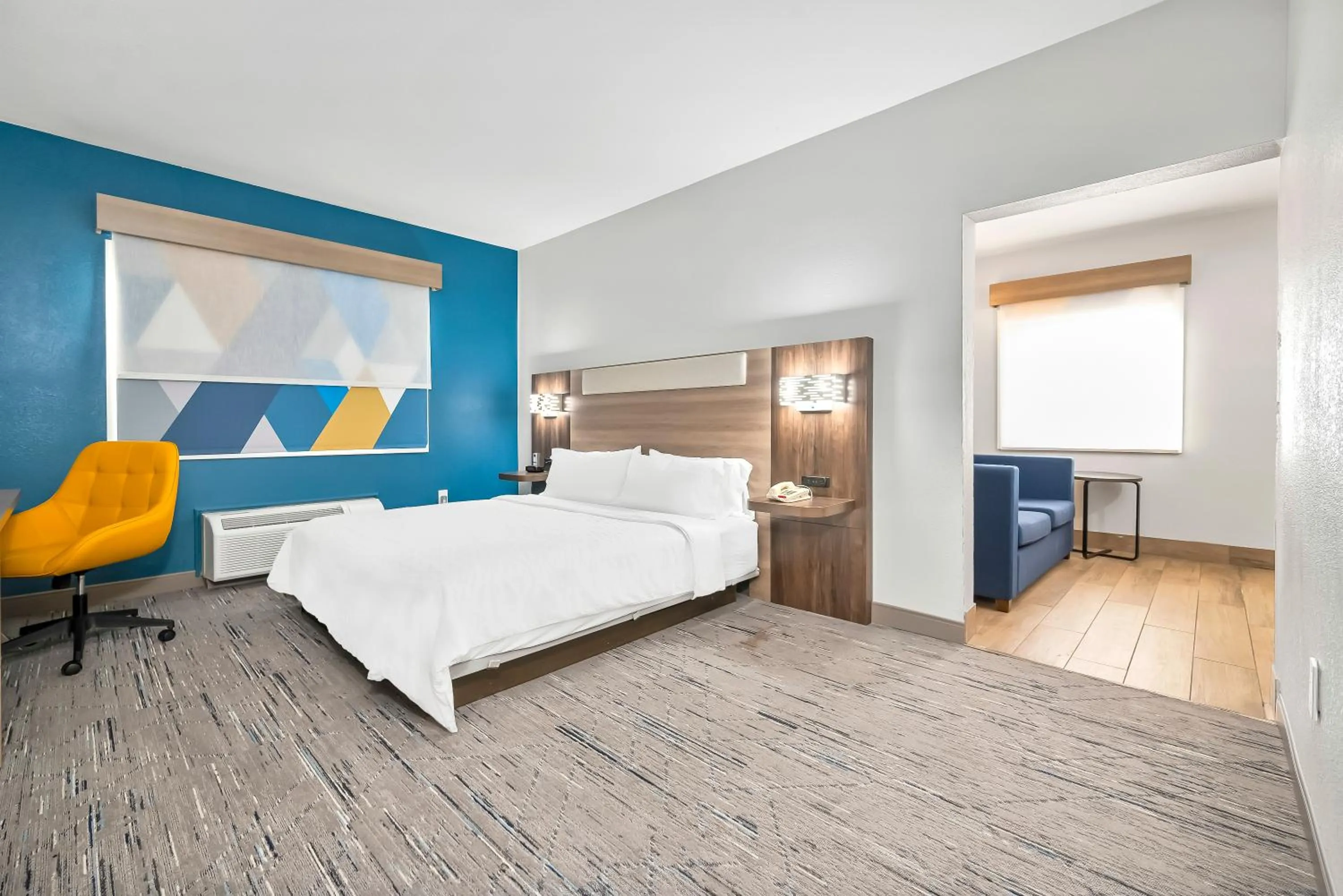 King Suite with Mobility Accessible Roll-In Shower in Holiday Inn Express Palestine by IHG