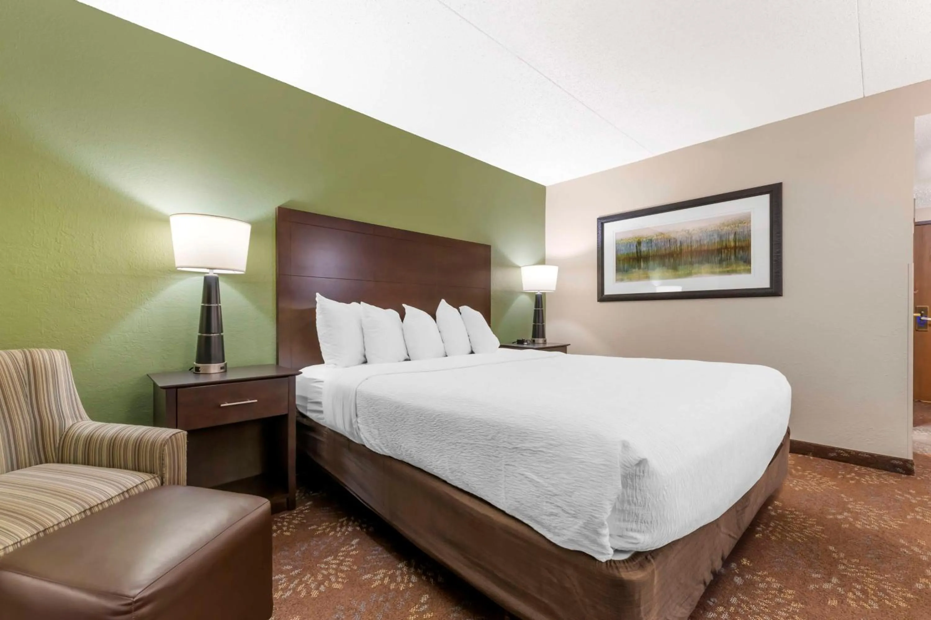 King Room - Poolside/Non-Smoking in Best Western Plus New Ulm