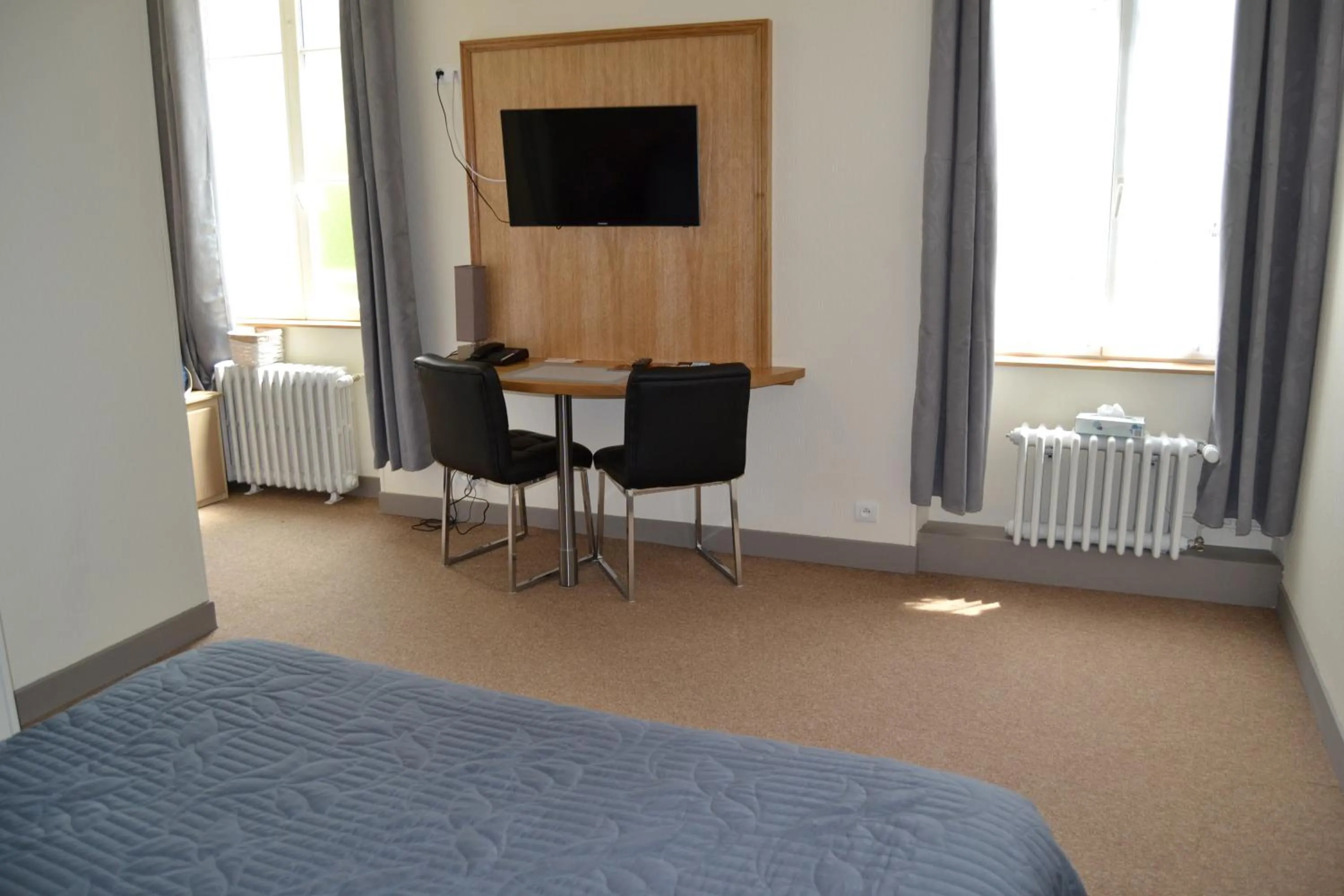 Comfort Double Room with Shower in Hostellerie De La Poste
