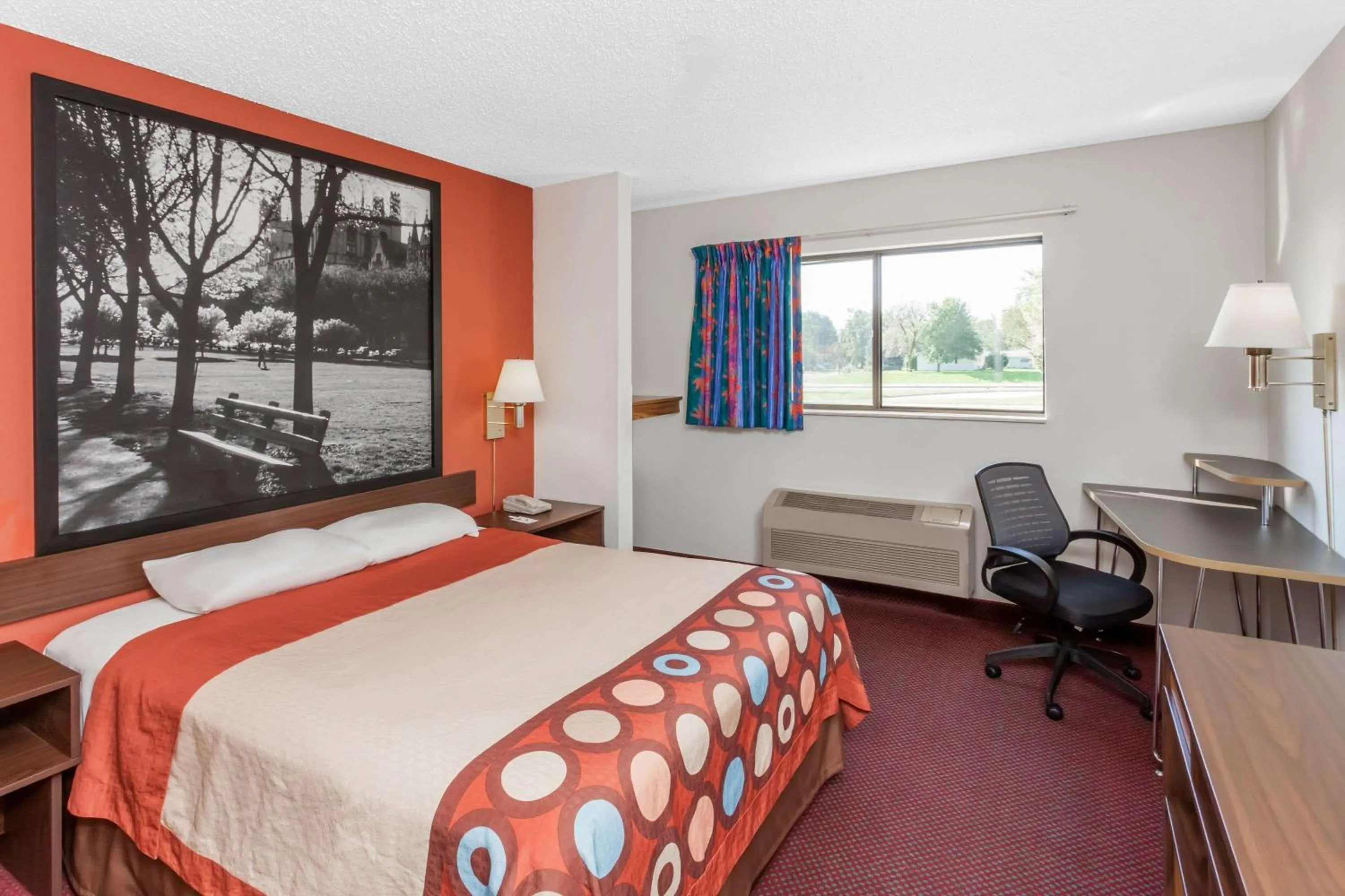 King Room - Non-Smoking in Super 8 by Wyndham Washington/Peoria Area