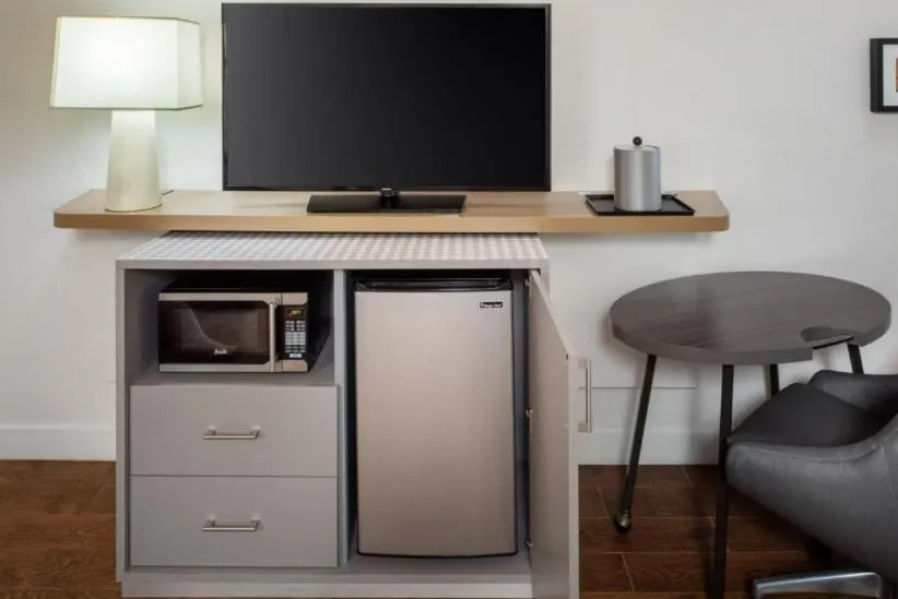 Double Room - Mobility Access with Roll-in Shower in Holiday Inn & Suites Boca Raton - North