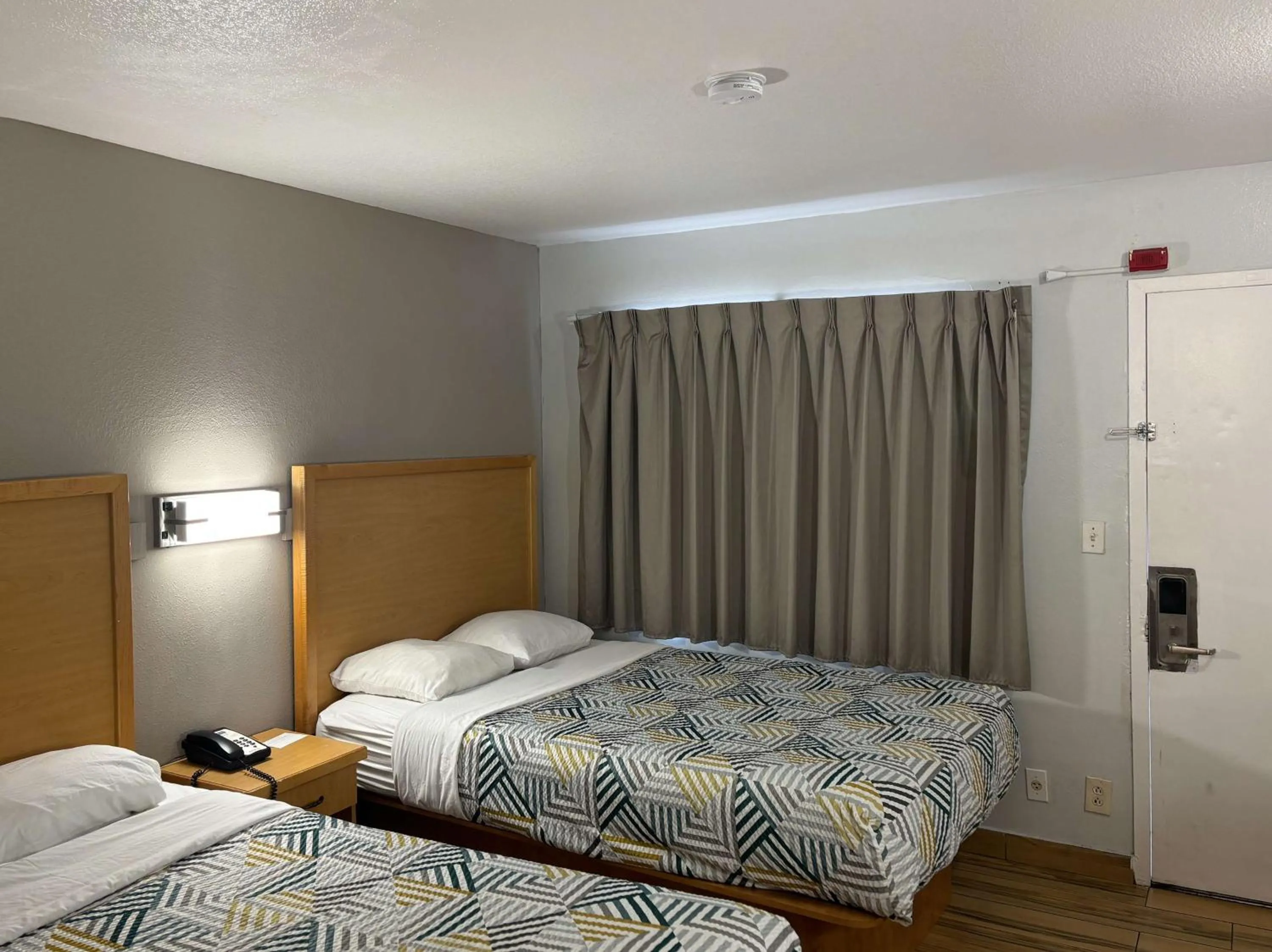Queen Room with Two Queen Beds - Smoking in Motel 6 Riviera Beach FL