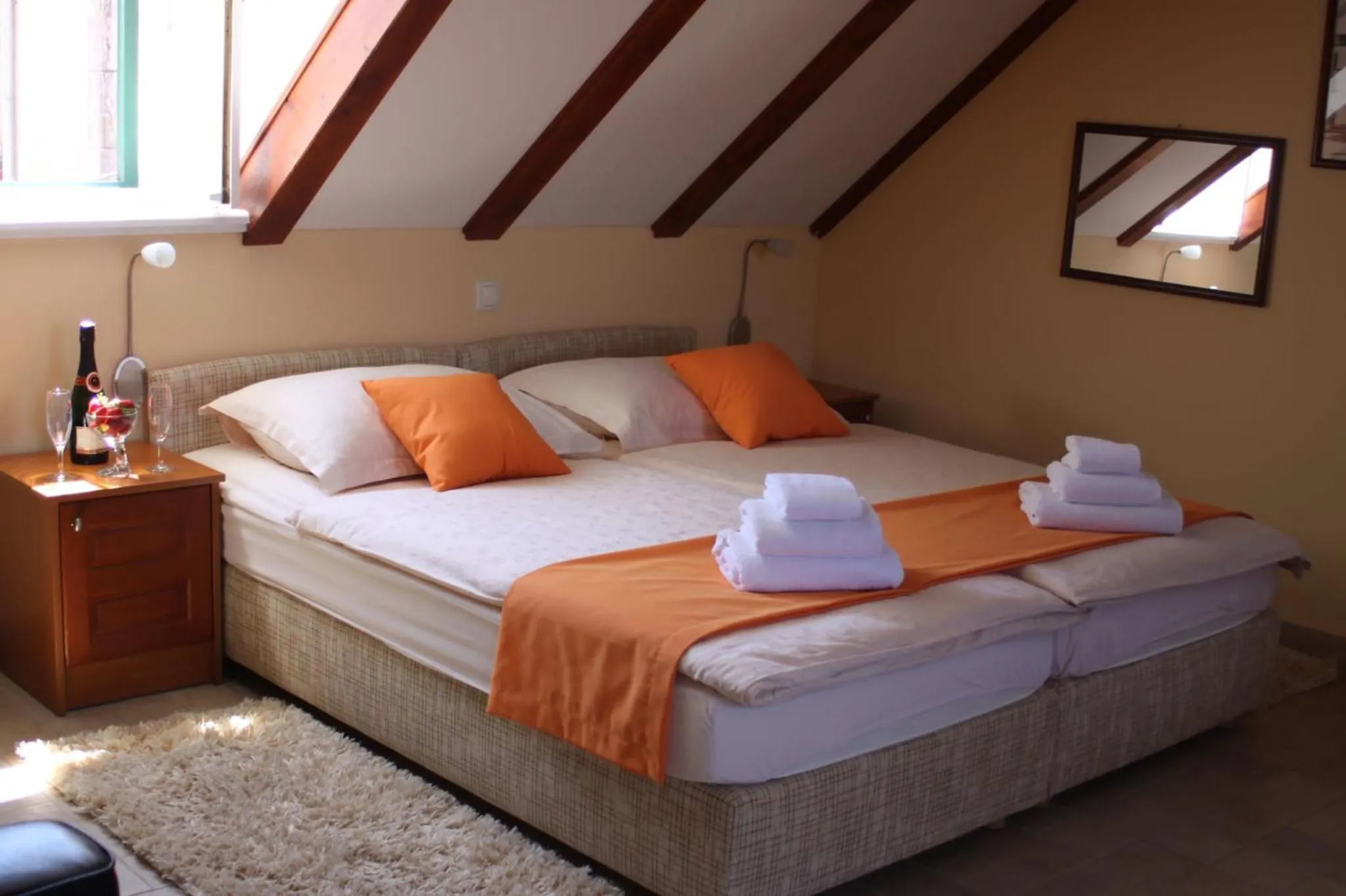 Superior Double Room with City View - single occupancy in Rooms Toni Palace