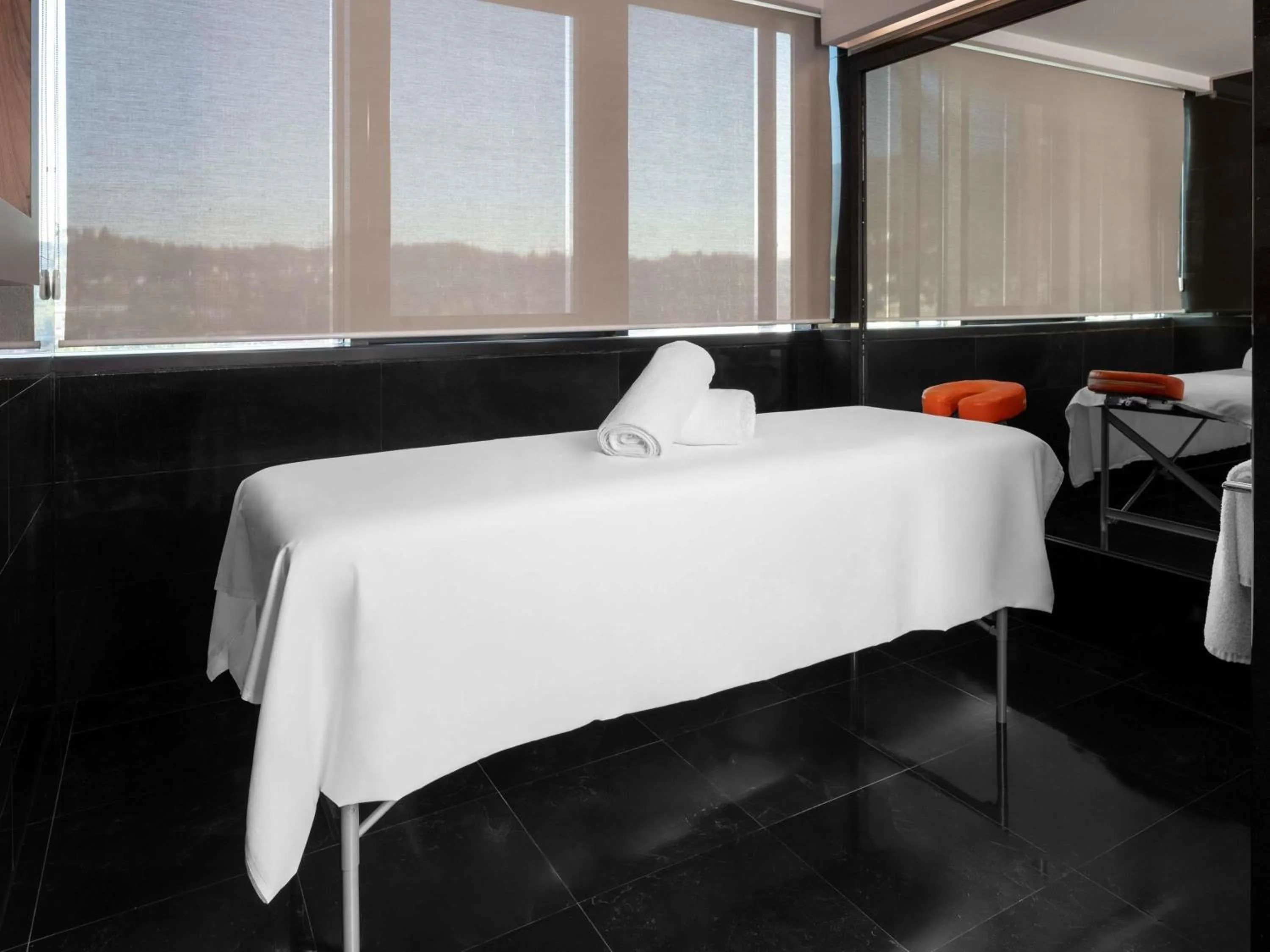 Deluxe King Suite with Sofa - single occupancy in Movenpick hotel Sarajevo