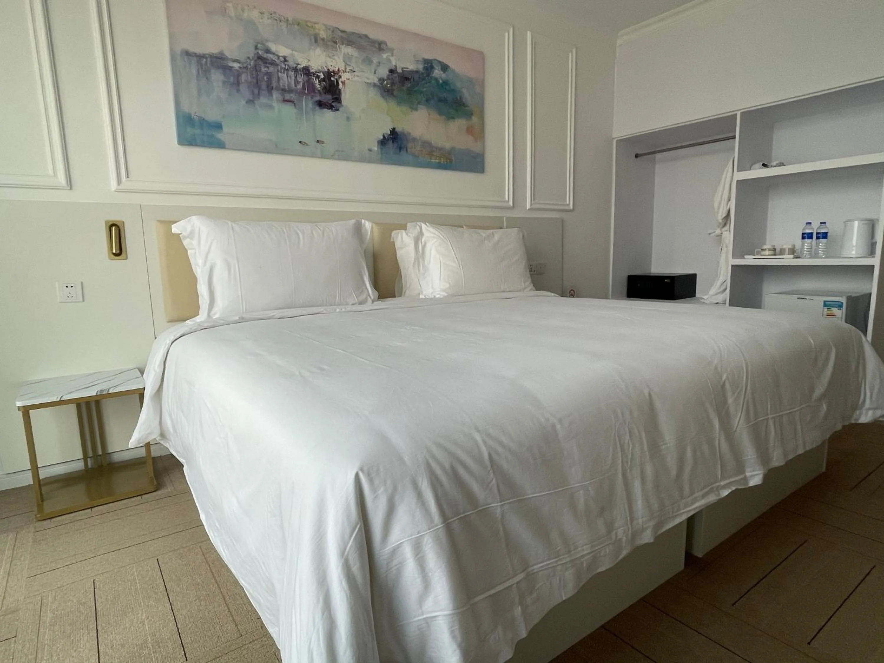 Deluxe King Room in Magnificent International Hotel