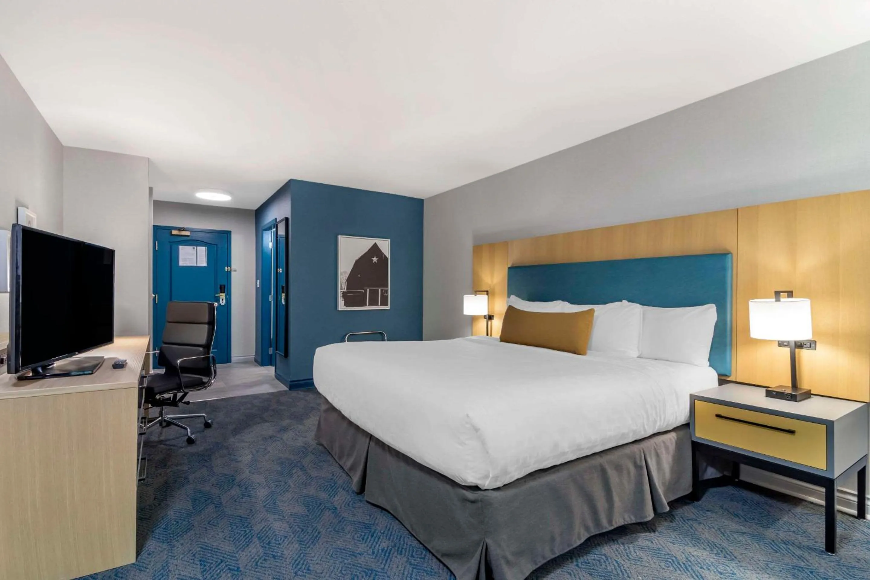 King Room with Hot Tub - Non-Smoking in Clarion Hotel & Conference Centre