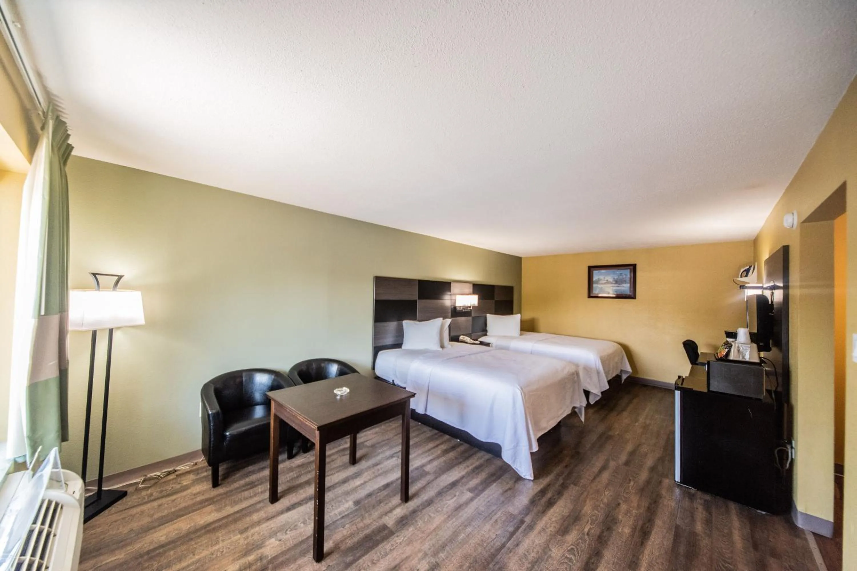 Pet Friendly Queen Room with Two Queen Beds - Smoking in Relax Inn and Suites Kuttawa