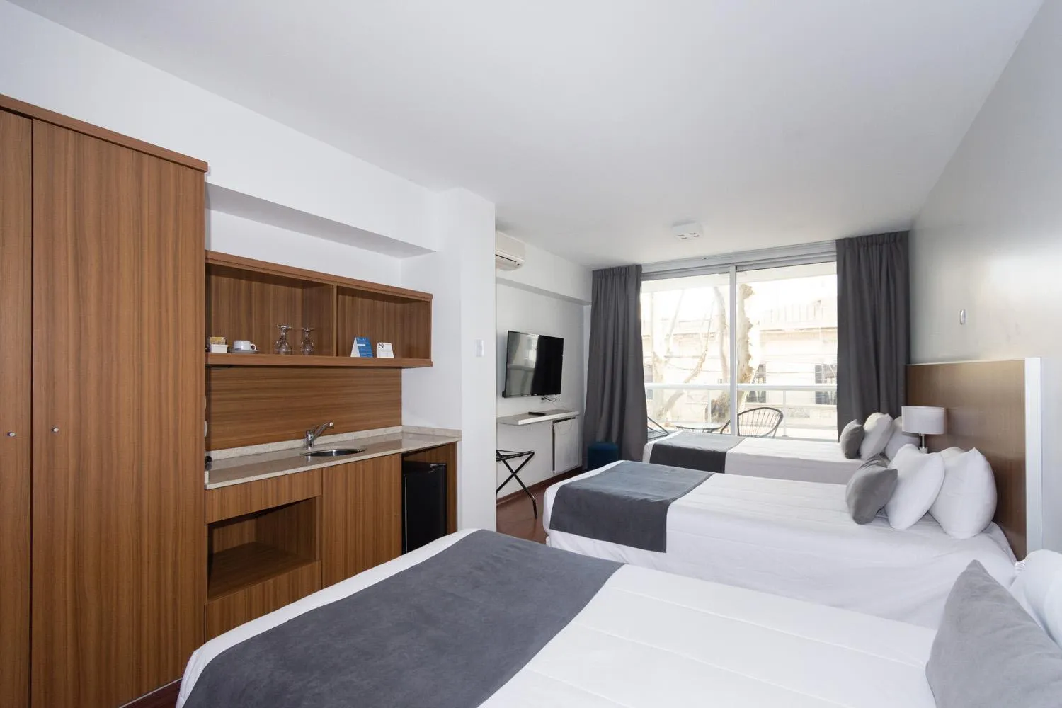 Standard Quadruple Room in Hotel Bys Palermo