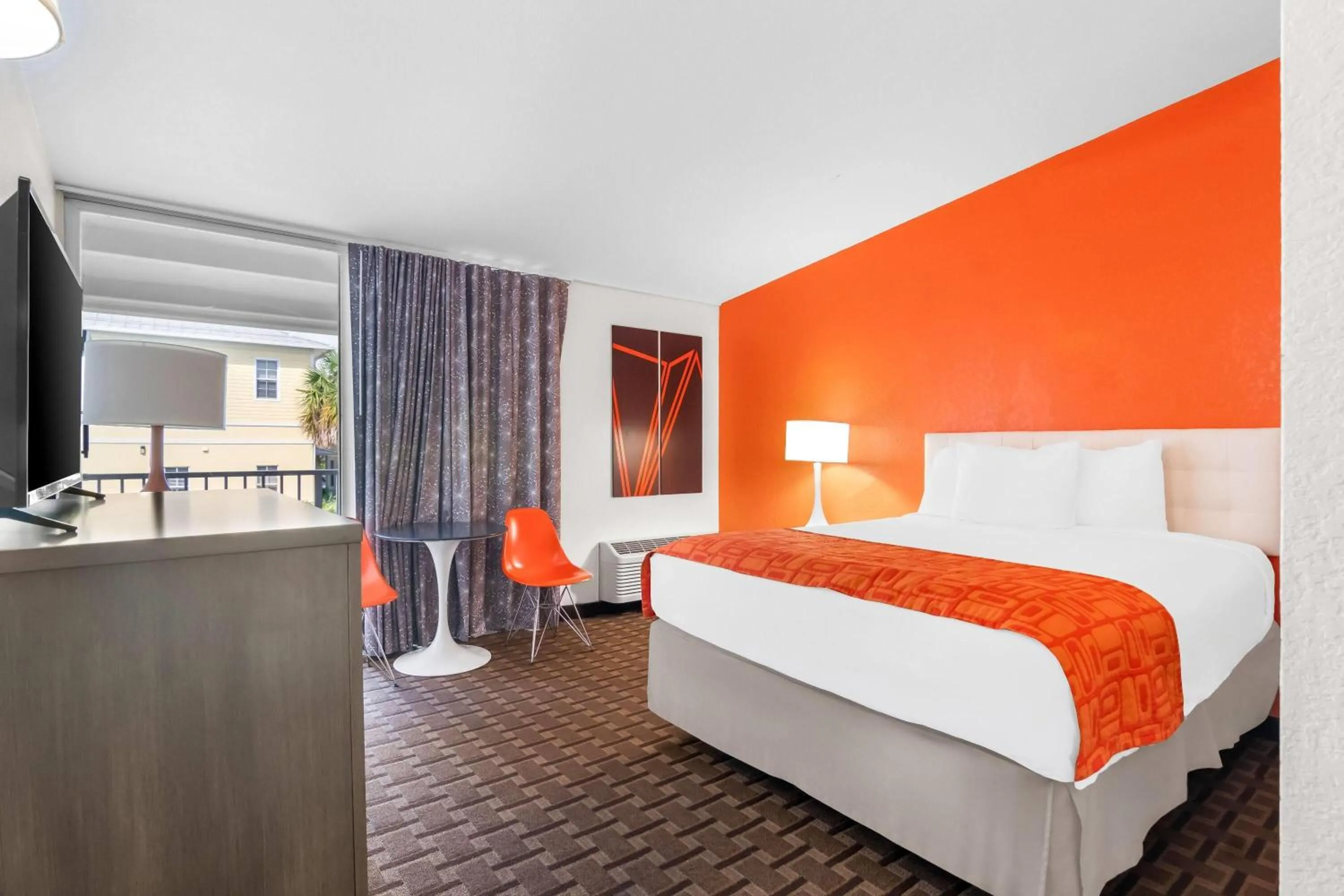 Queen Room - Non-Smoking in Howard Johnson by Wyndham Vero Beach / Downtown