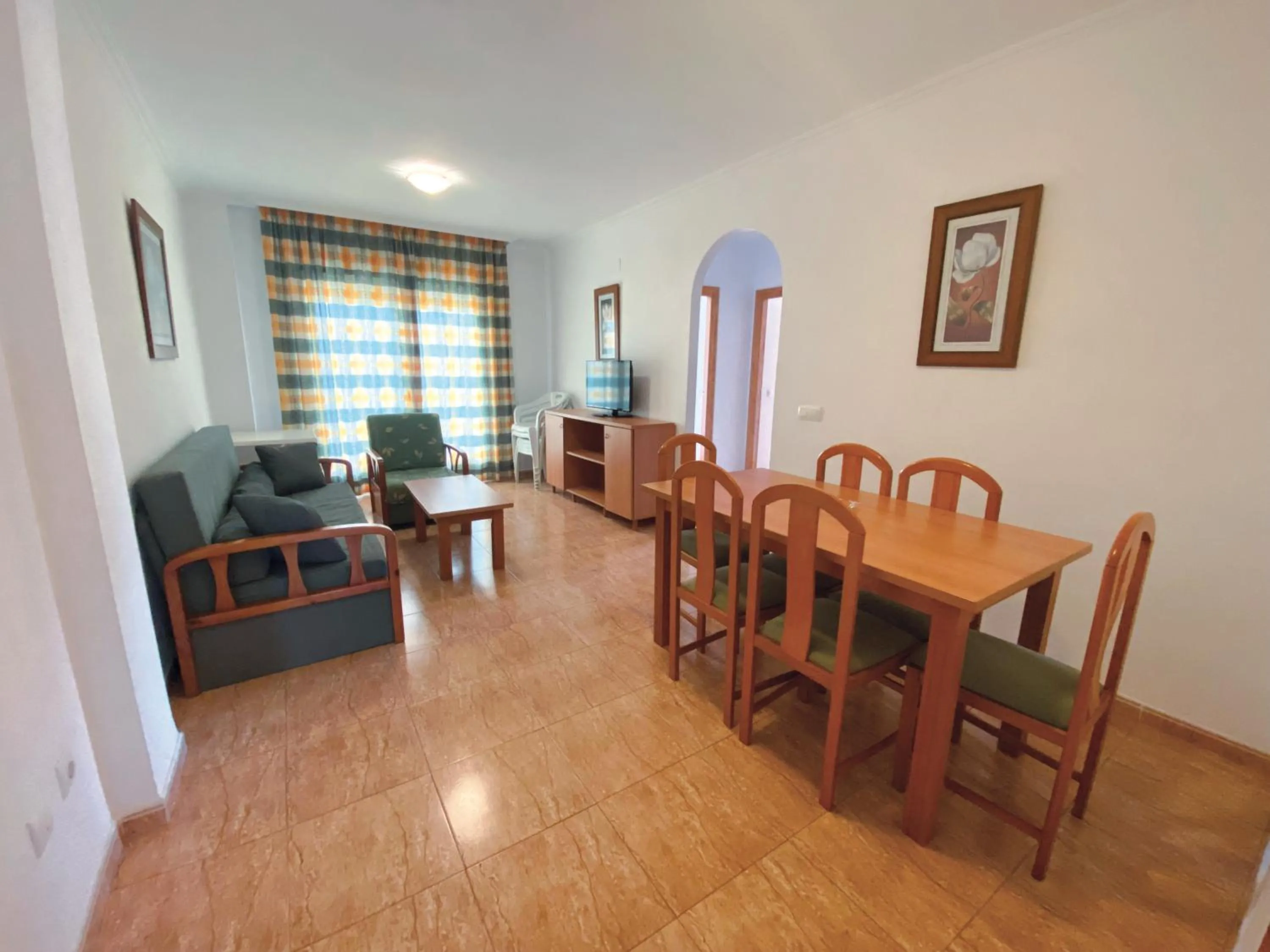 Three-Bedroom Apartment with Terrace in Apartamentos Maracay