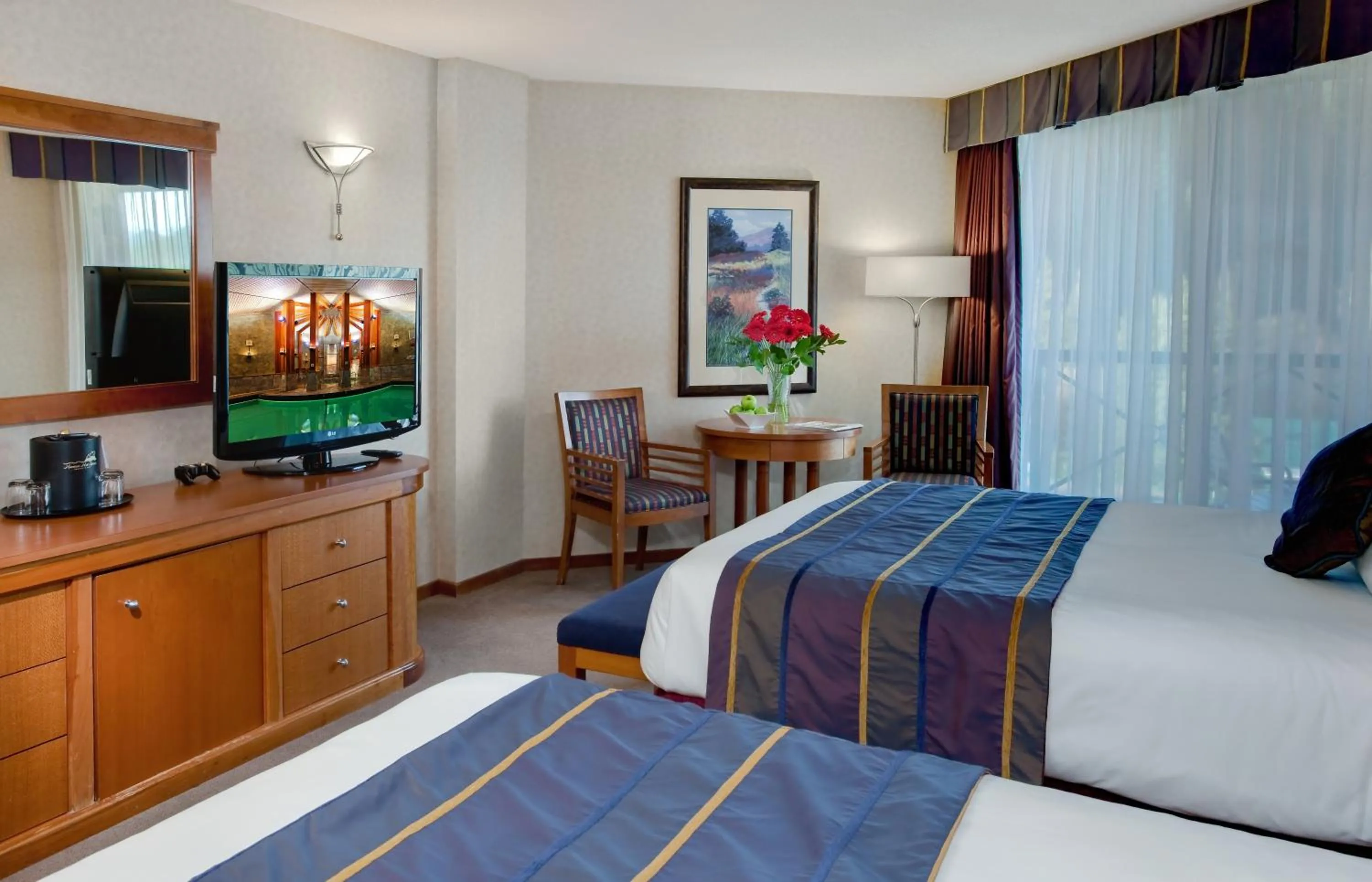 Queen Room with Two Queen Beds and Mountain View in Harrison Hot Springs Resort & Spa
