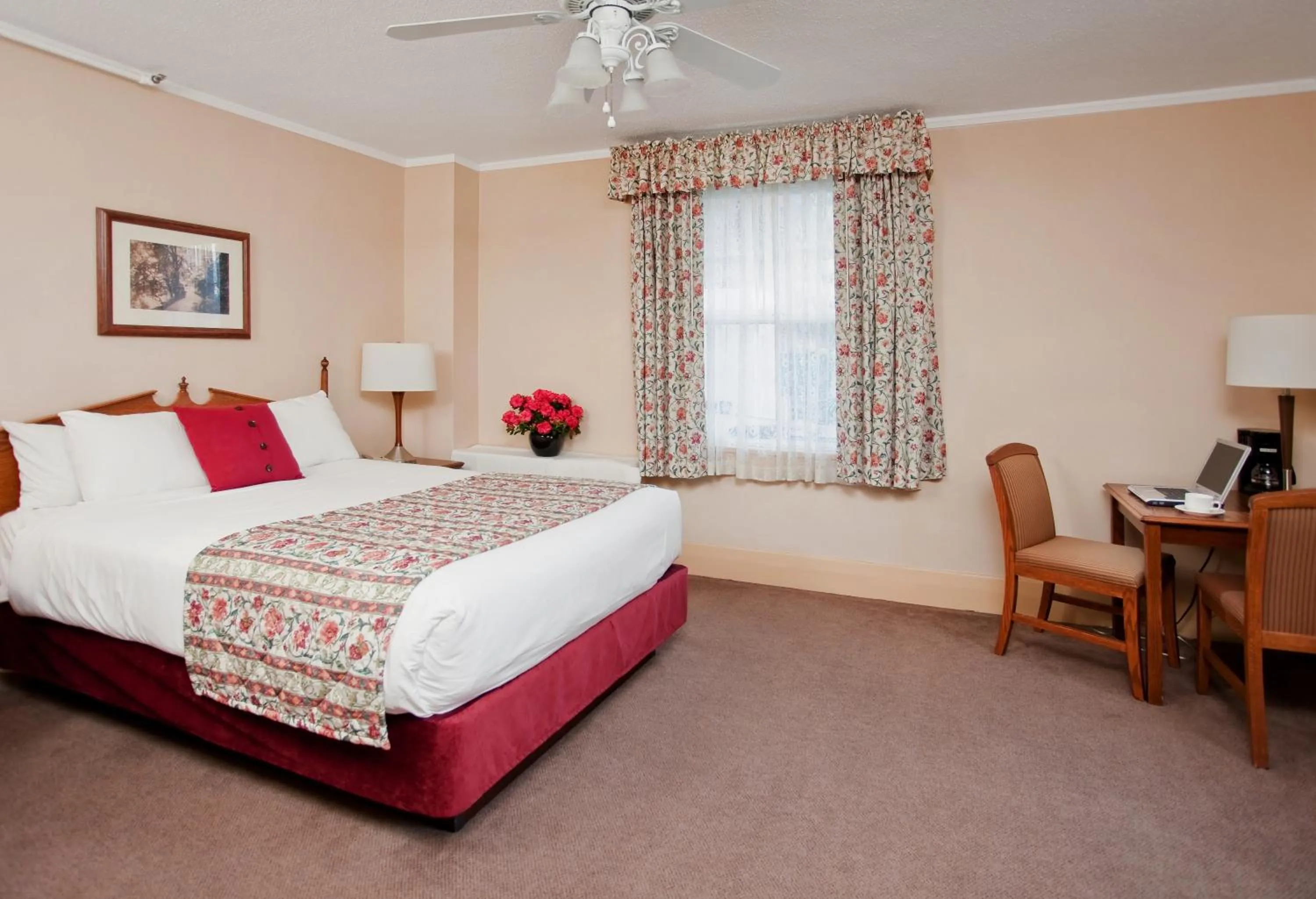Double Room - Heritage Building in Harrison Hot Springs Resort & Spa