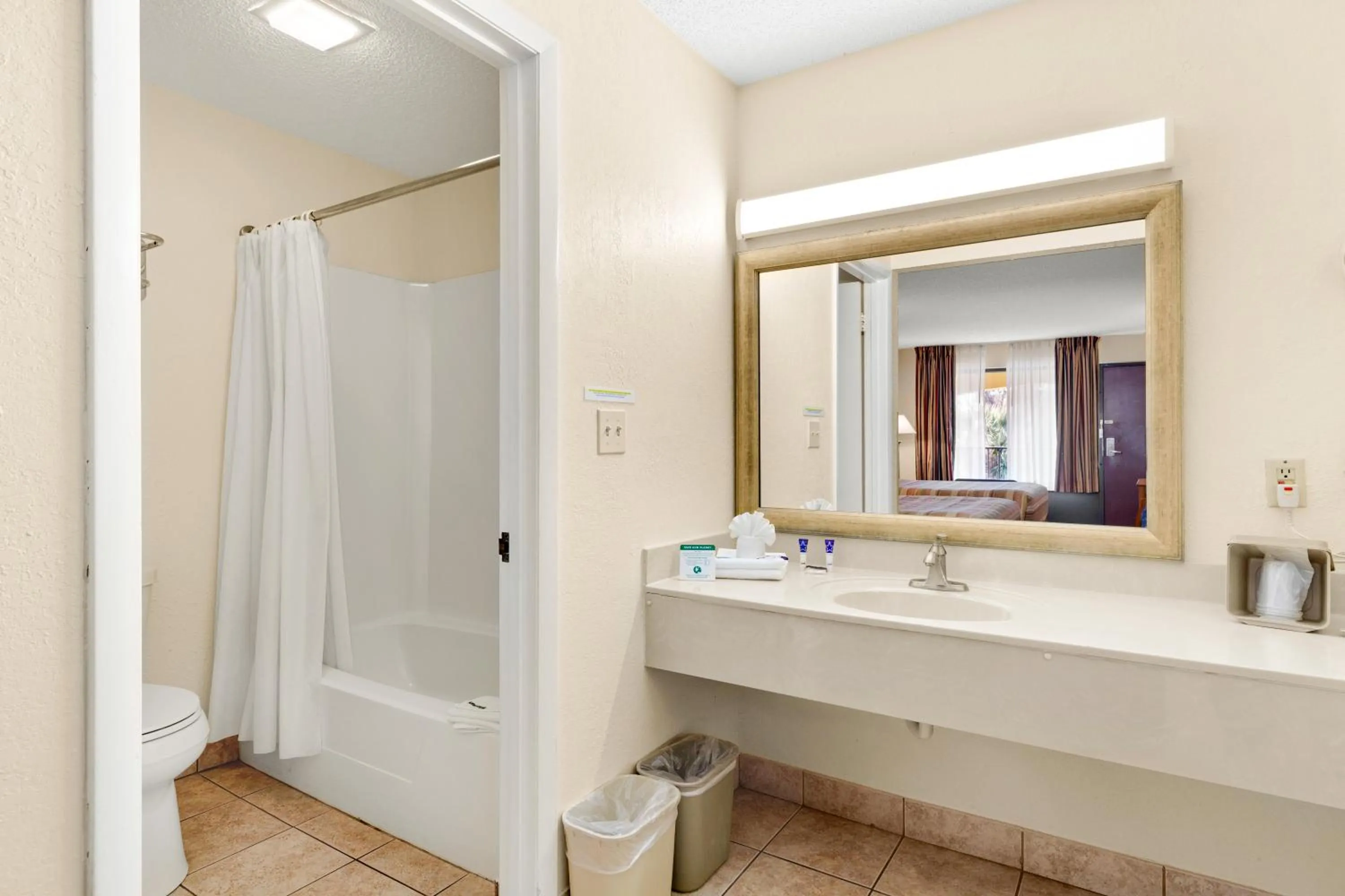 Queen Room with Two Queen Beds in Americas Best Value Inn St. Augustine