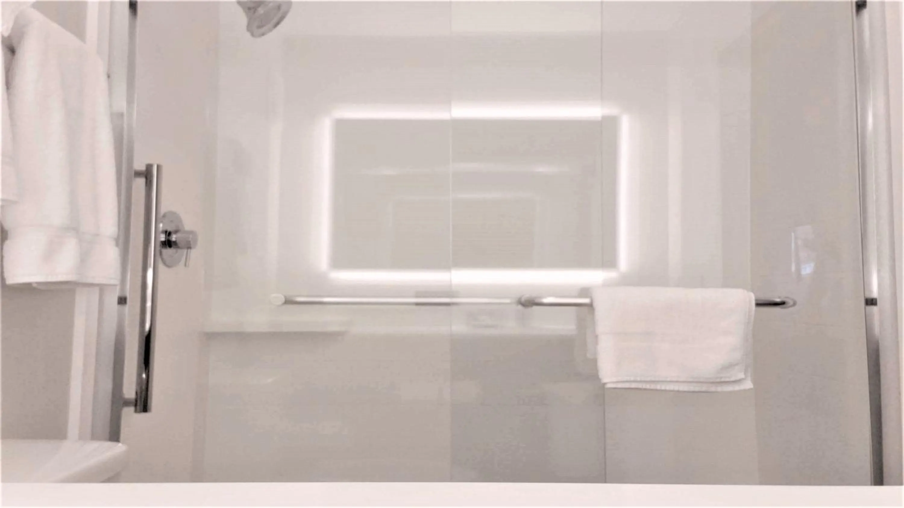 King Room - Non-Smoking in Holiday Inn Express & Suites Hood River by IHG