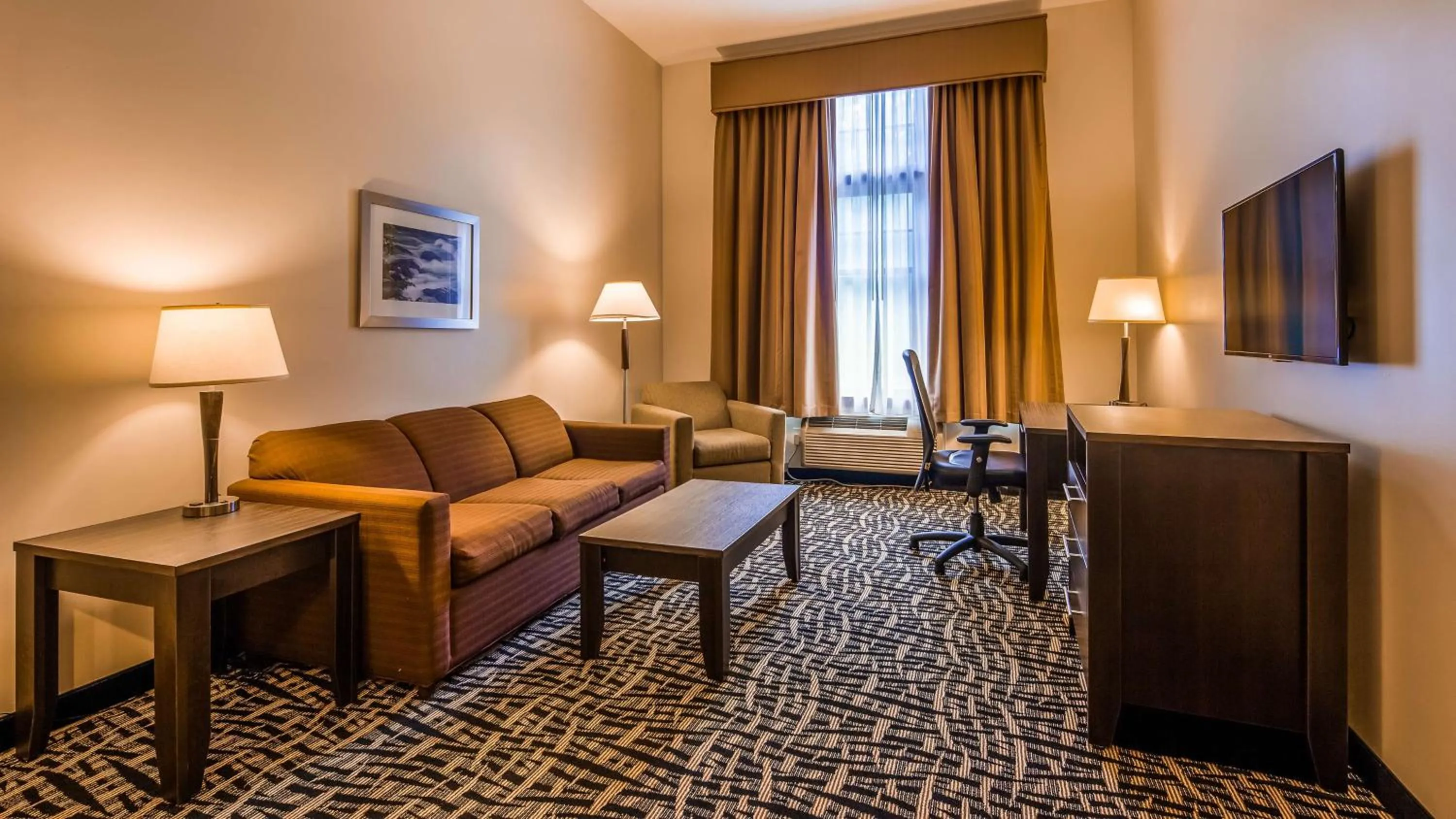 King Suite with Sofa Bed and Jetted Tub - Non-Smoking in Best Western Plus The Inn & Suites at the Falls