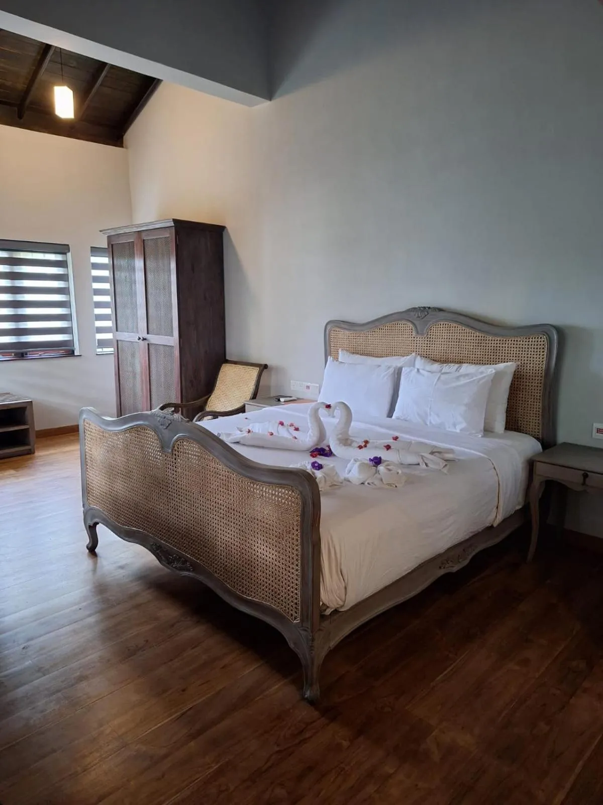 King Room with Lake View in The Deer Park Hotel