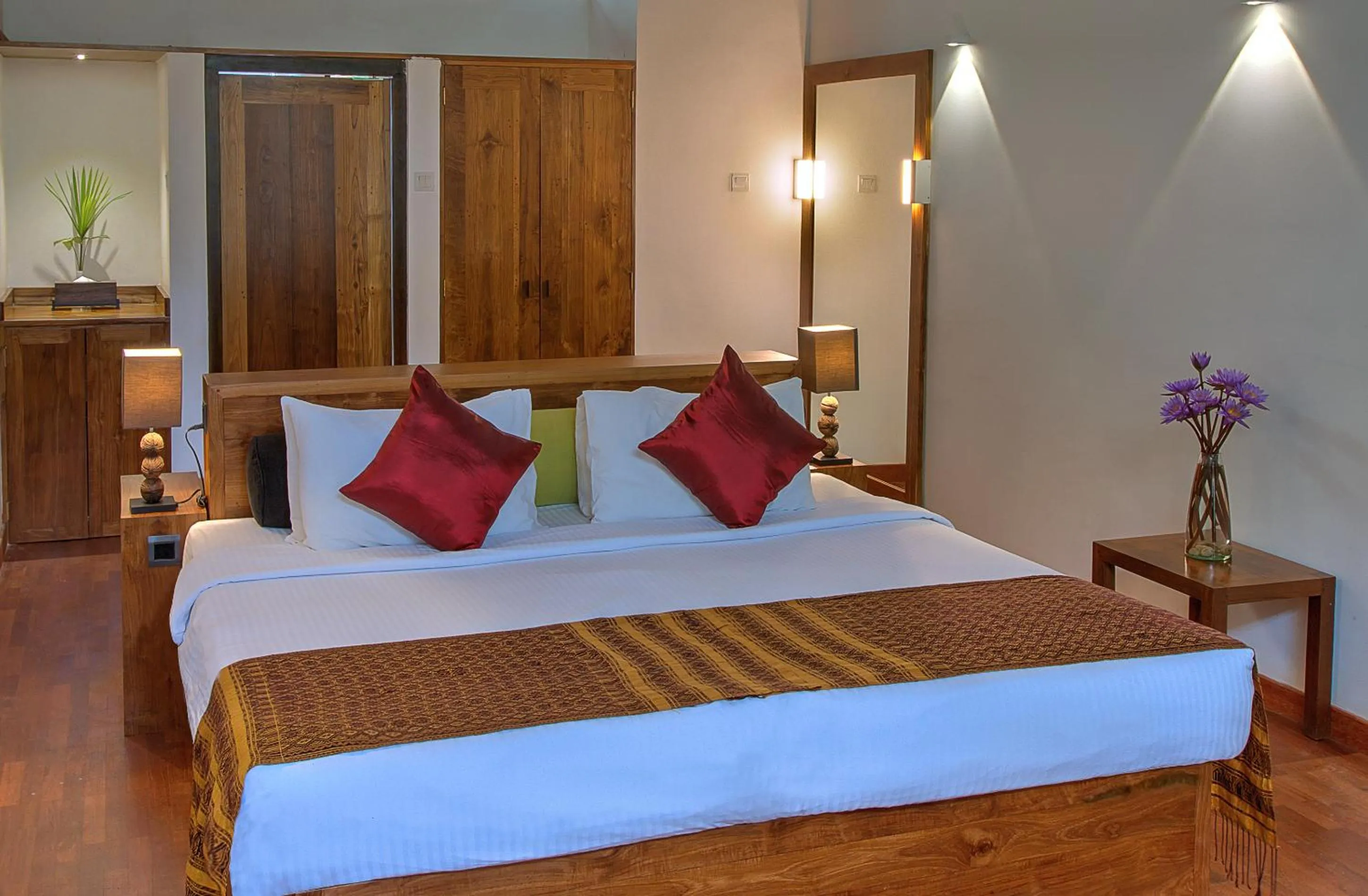 Deluxe King Room in The Deer Park Hotel