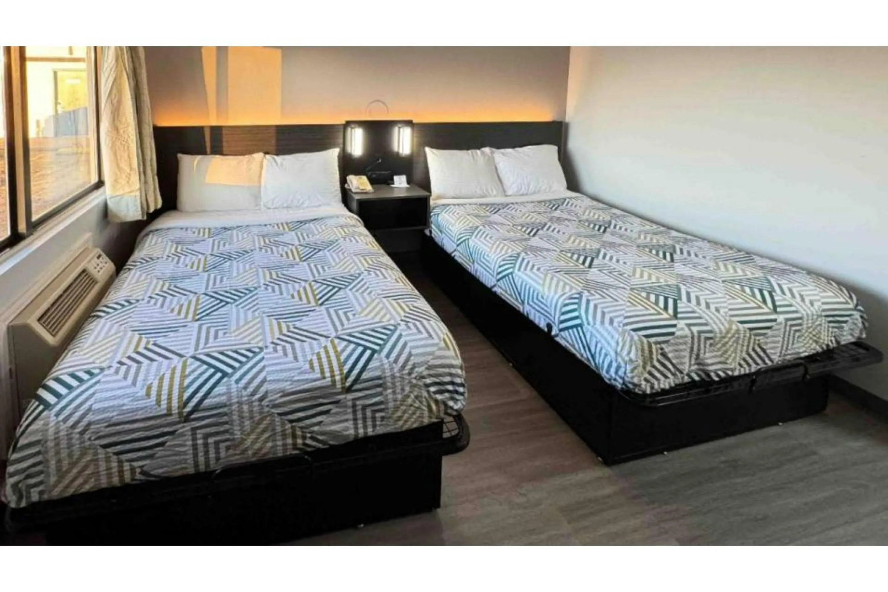 Quadruple Room - single occupancy - Disability Access - Roll in Shower in Motel 6-Janesville, WI