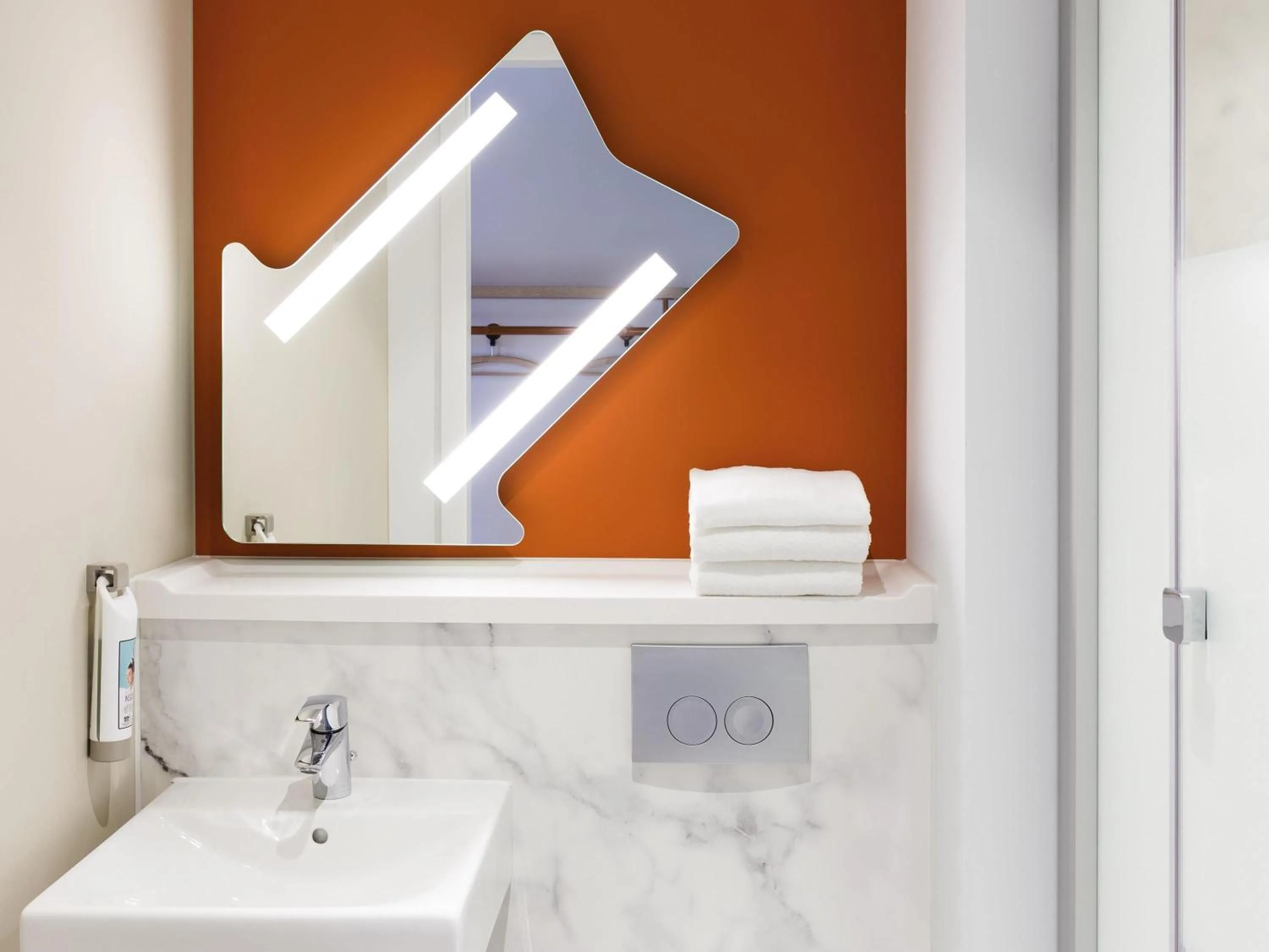 Twin Room in ibis budget Stein Maastricht