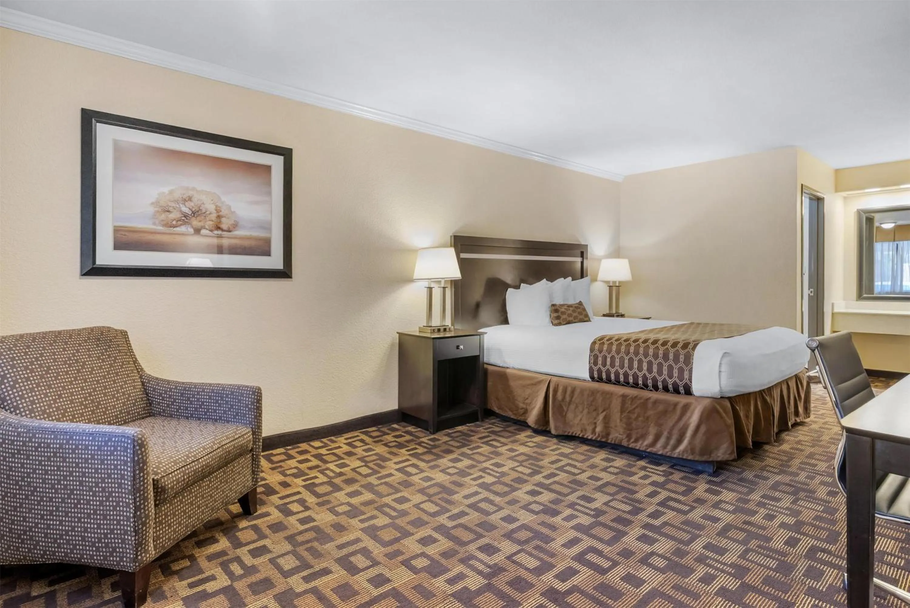 King Bed Room with Spa Bath in Best Western PLUS Inn of Hayward