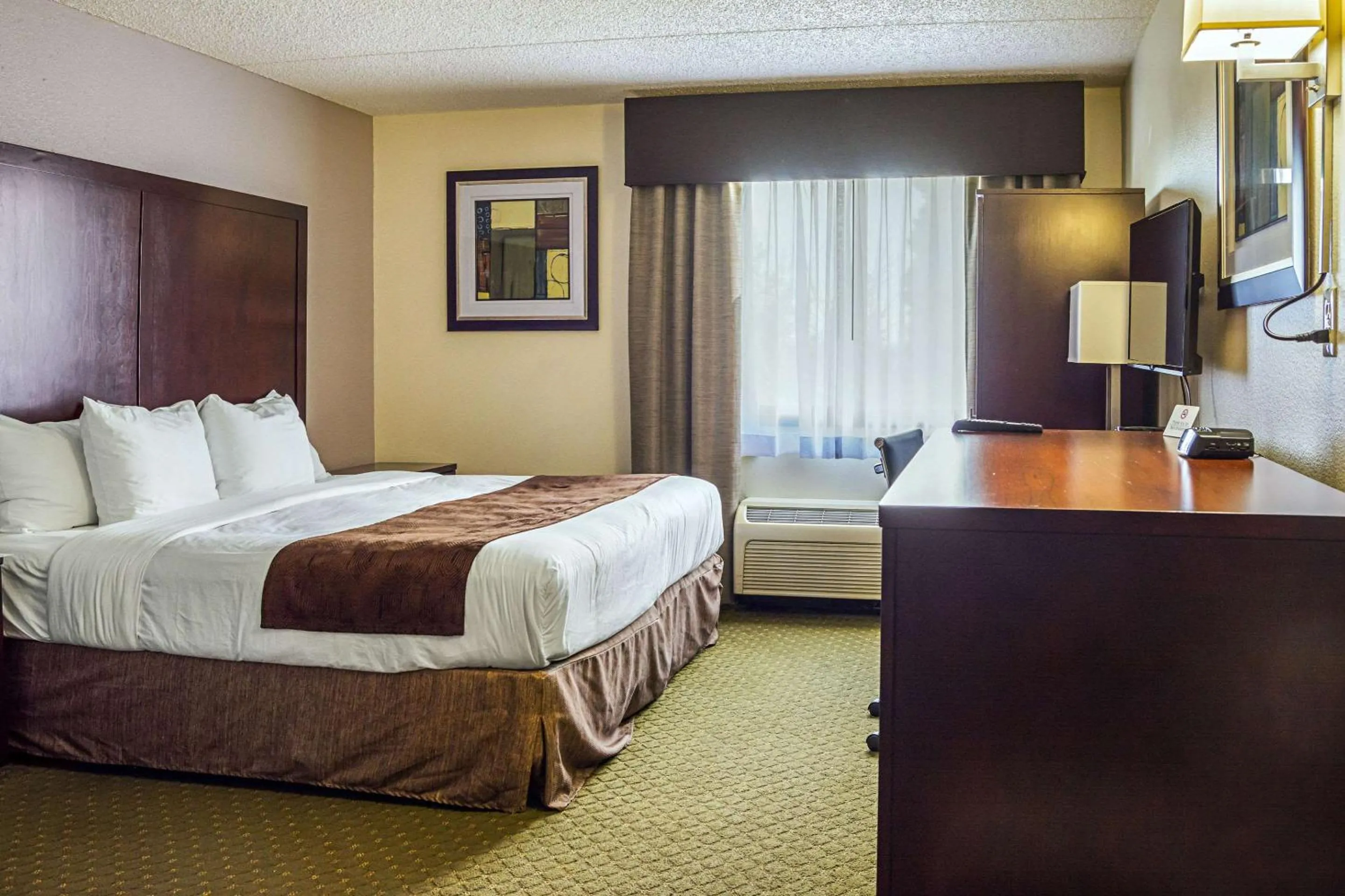 King Room with Roll-In Shower - Accessible/Non-Smoking in Quality Inn & Suites Clackamas - Portland