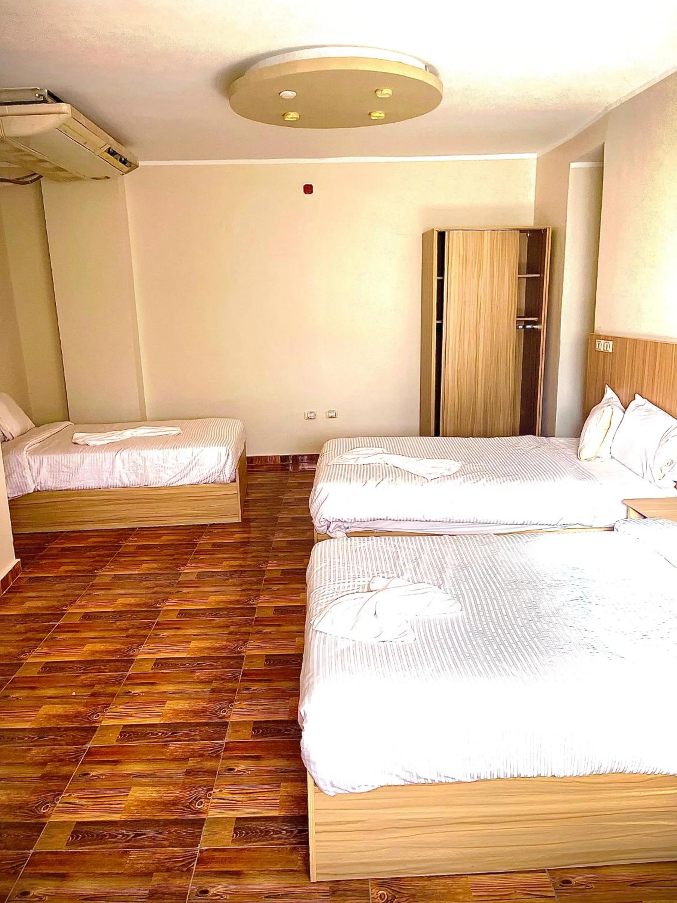 Deluxe Quadruple Room in Makadi Pyramids View