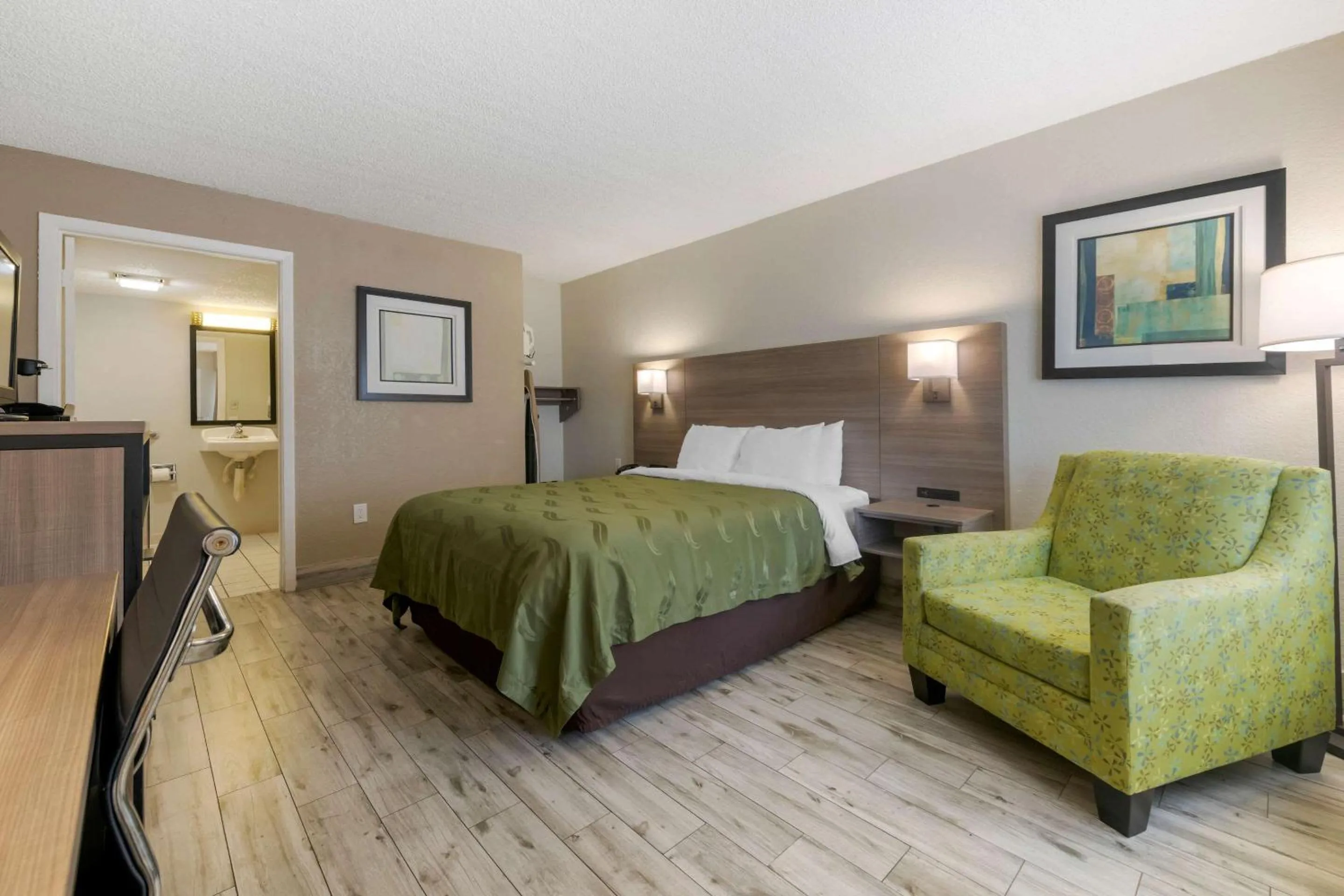 Queen Room - Accessible/Non-Smoking in Quality Inn St Augustine Outlet Mall