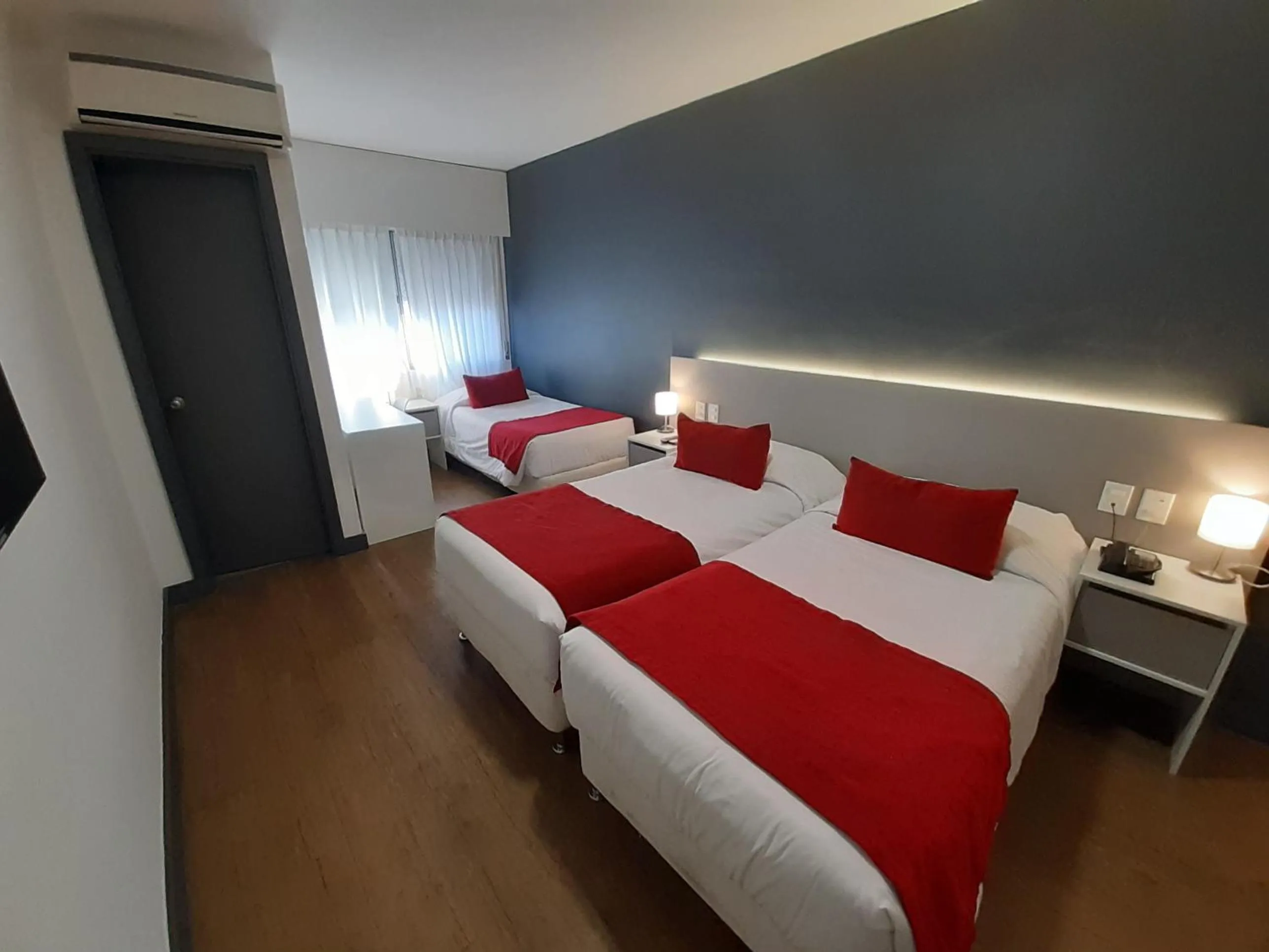 Standard Triple Room in Oxford Hotel