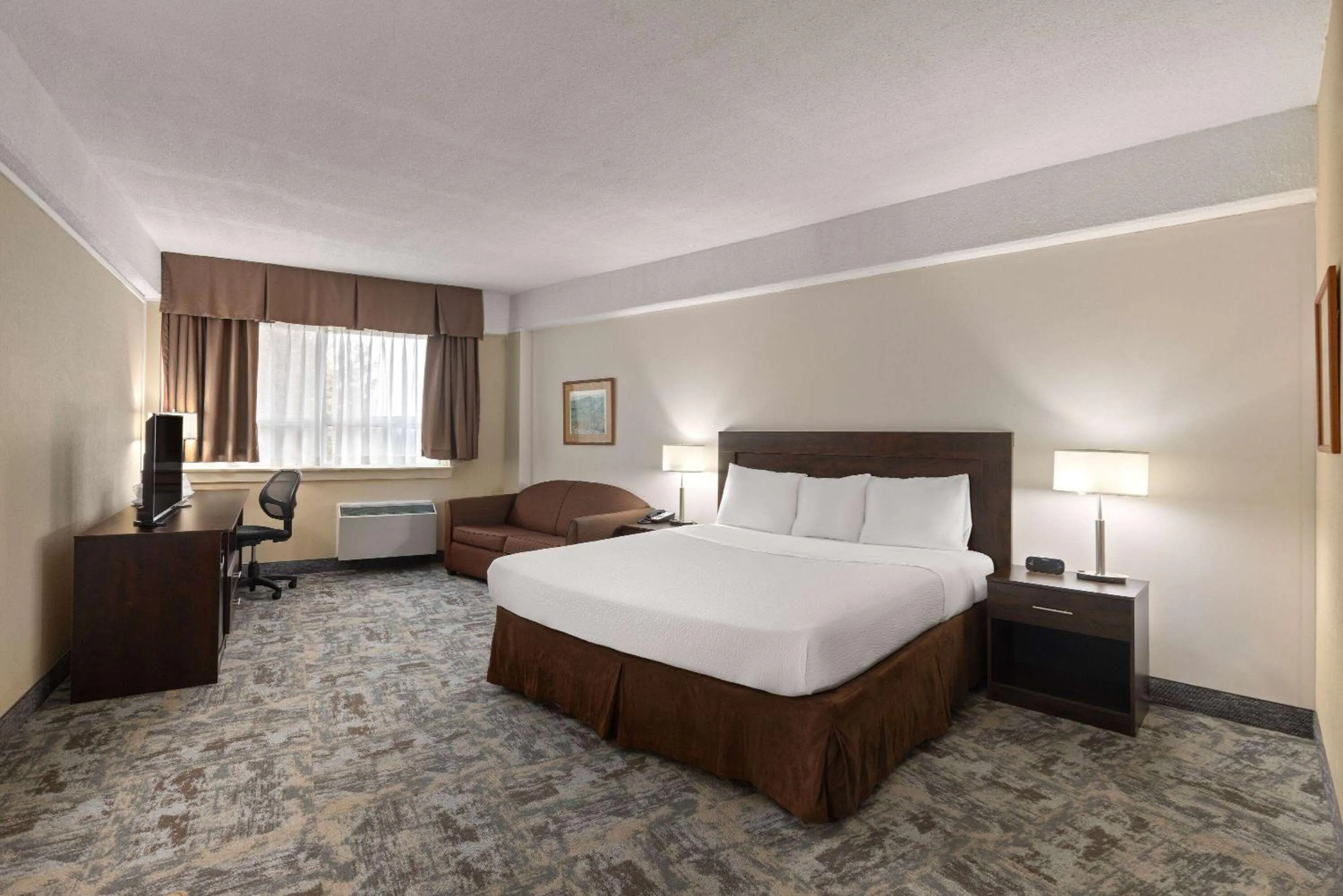 King Room - Non-Smoking in Travelodge by Wyndham Thunder Bay ON